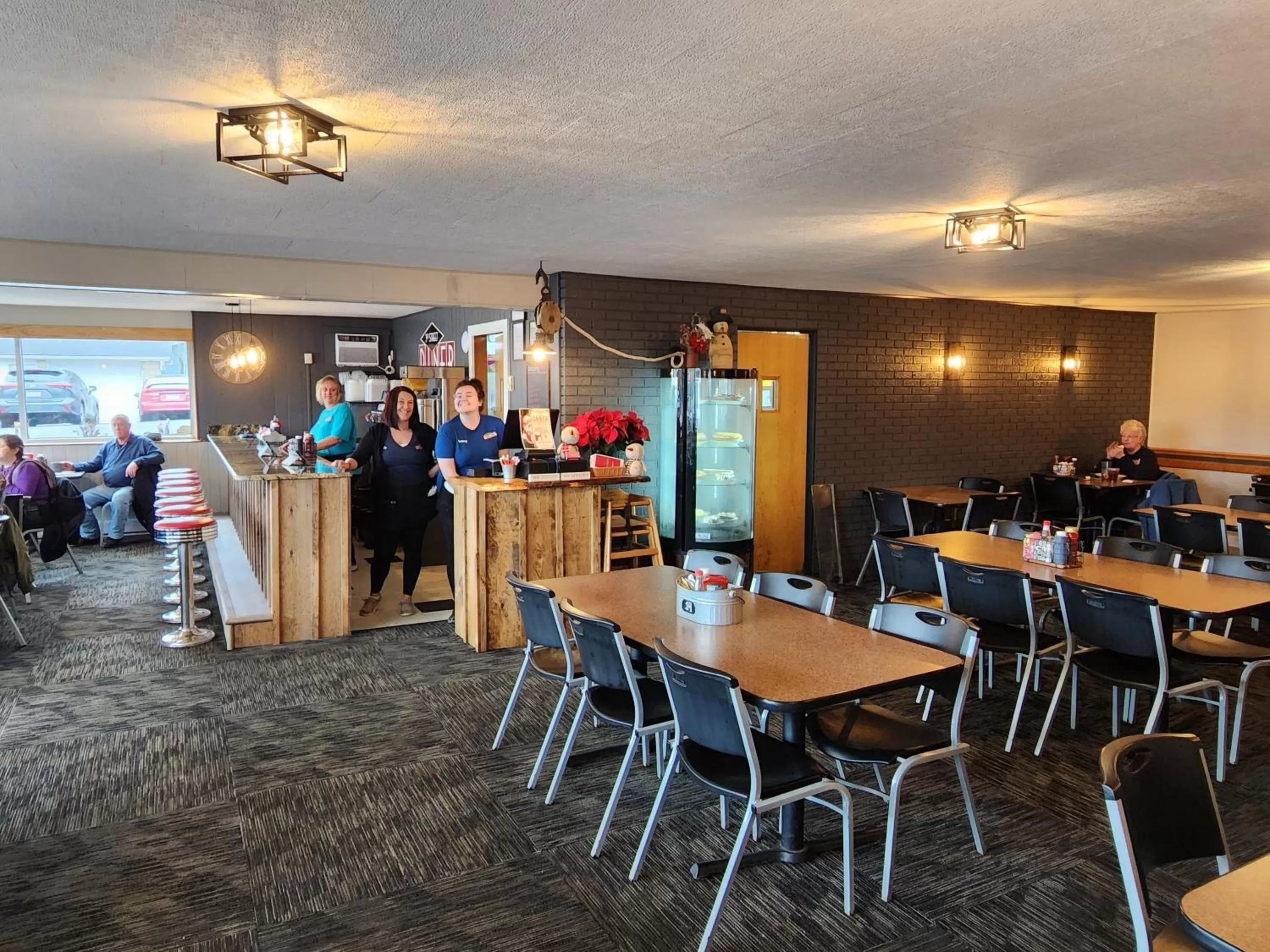 Restaurant/places to eat in Oak Mar Motel