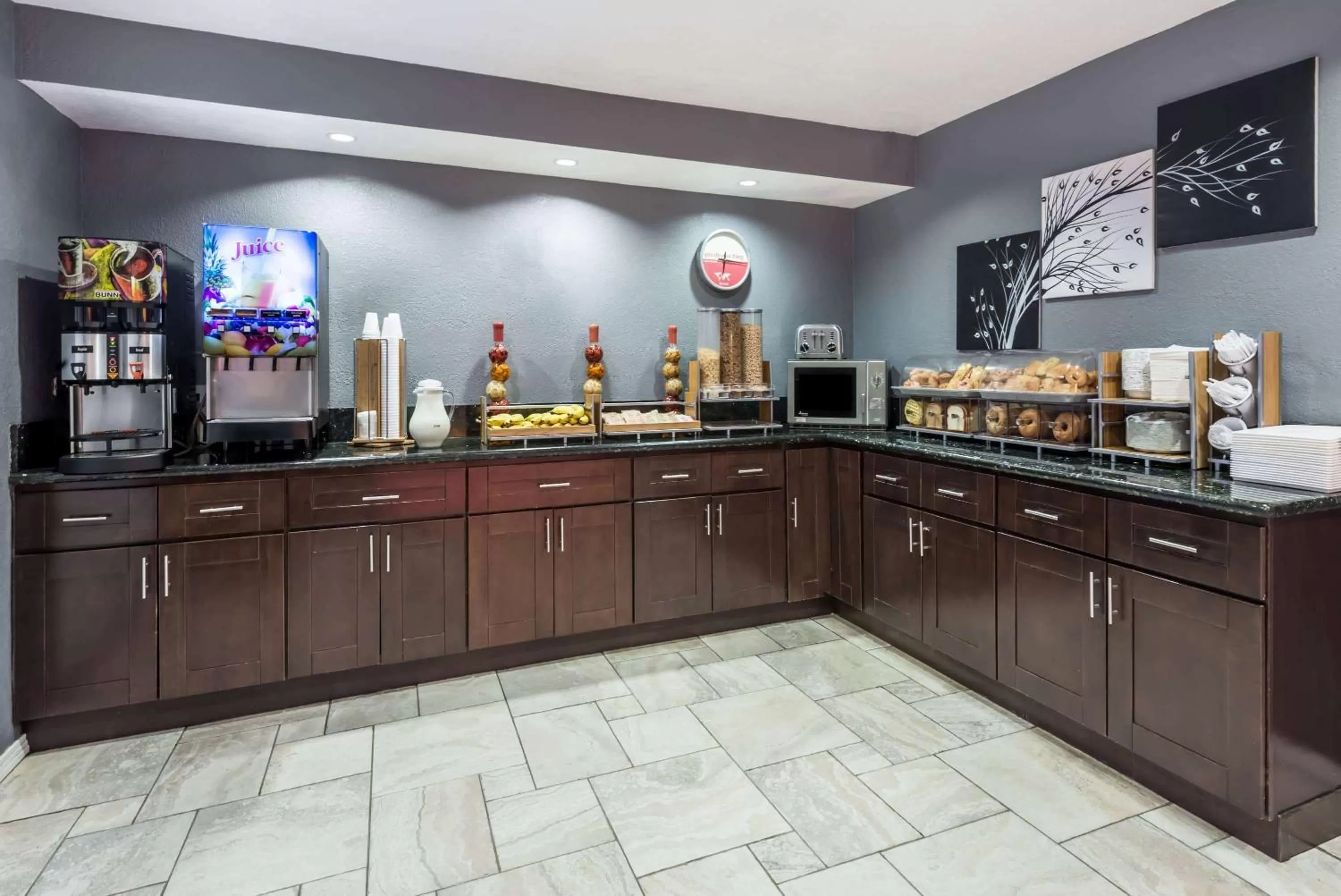 Restaurant/Places to Eat in Ramada by Wyndham near SeaWorld / Mission Beach