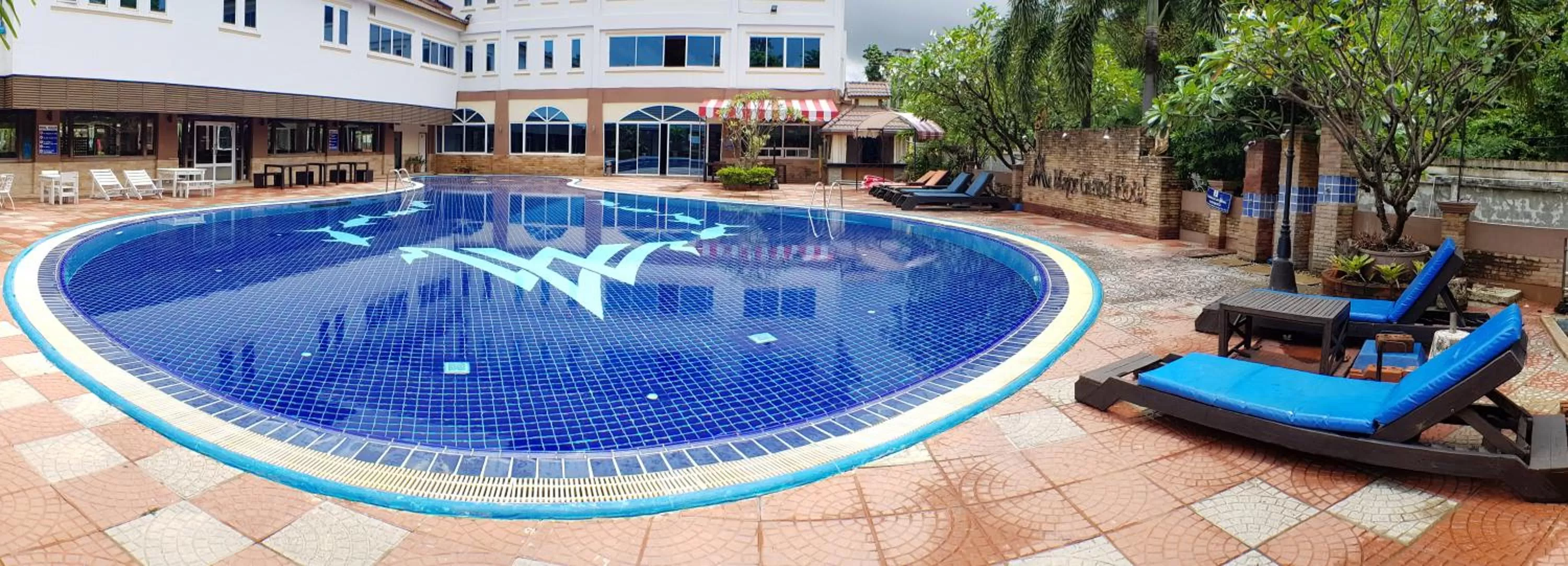 Swimming pool in Major Grand Hotel
