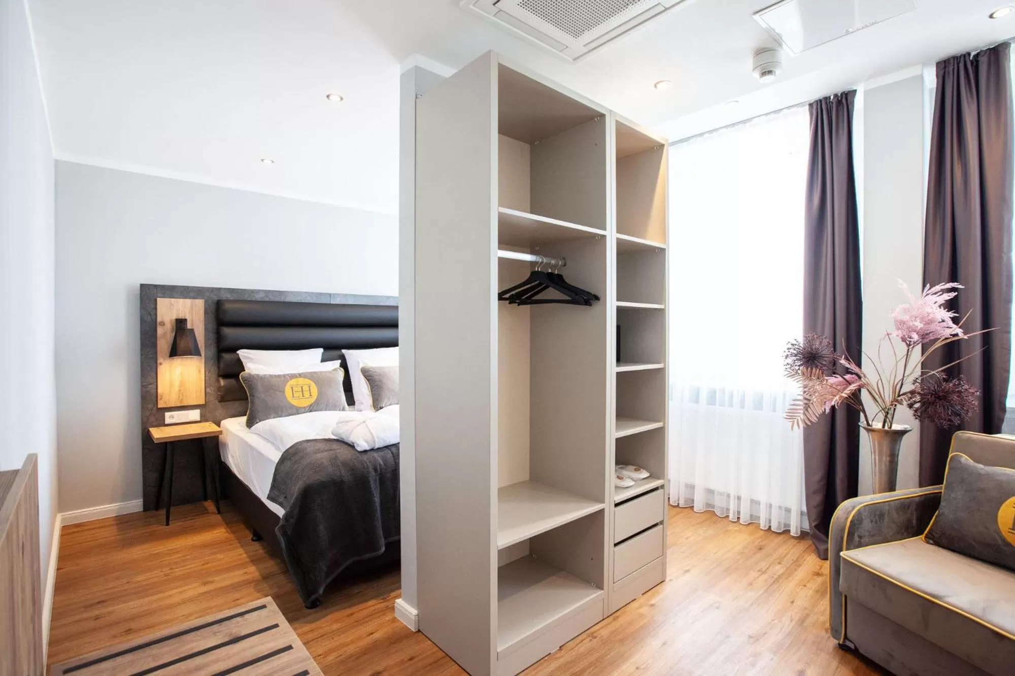 Photo of the whole room, Bed in Elens Hotel