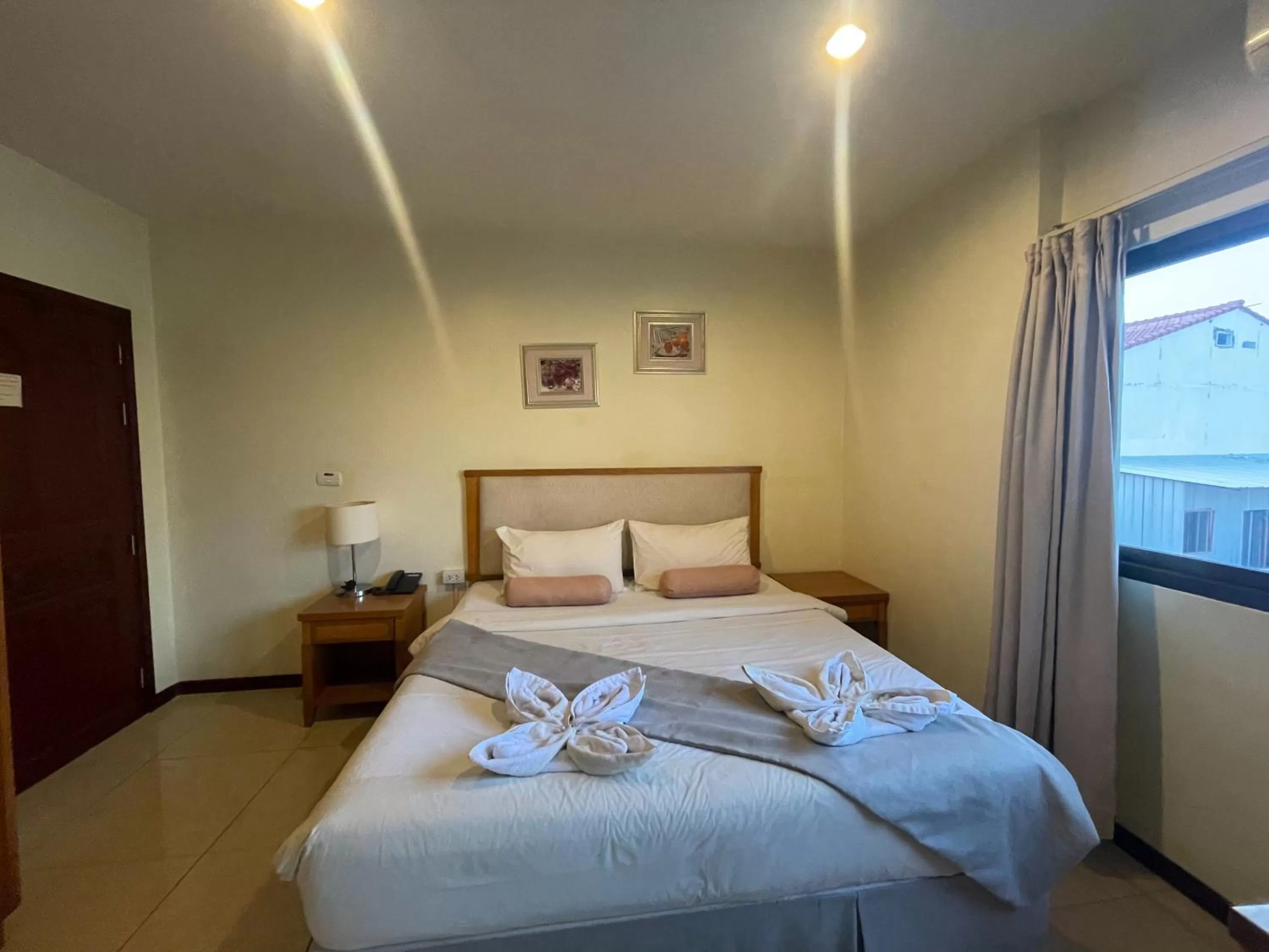 Photo of the whole room, Bed in Babylon Residence Inn pattaya