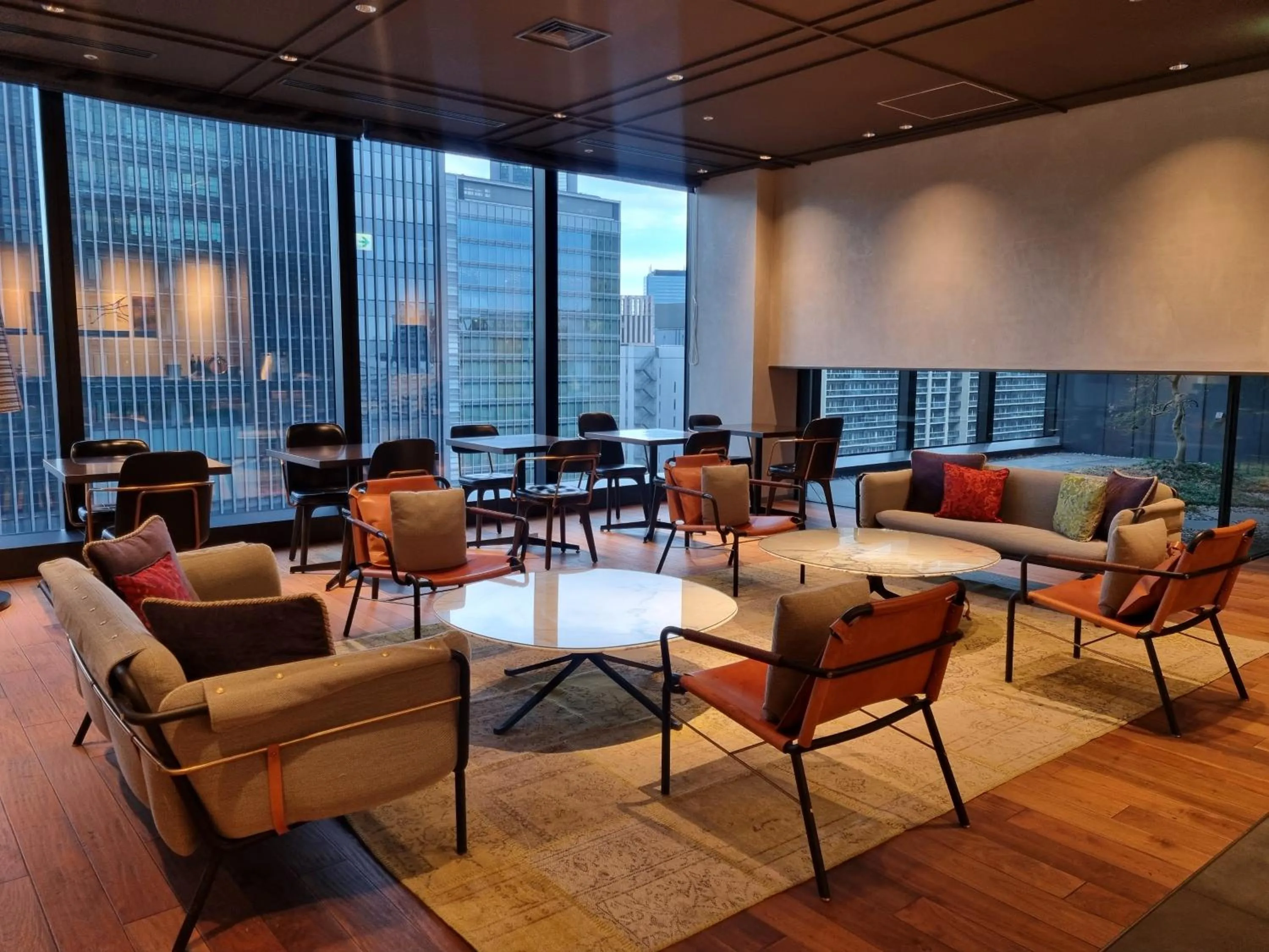 Lounge or bar in Pullman Tokyo Tamachi
