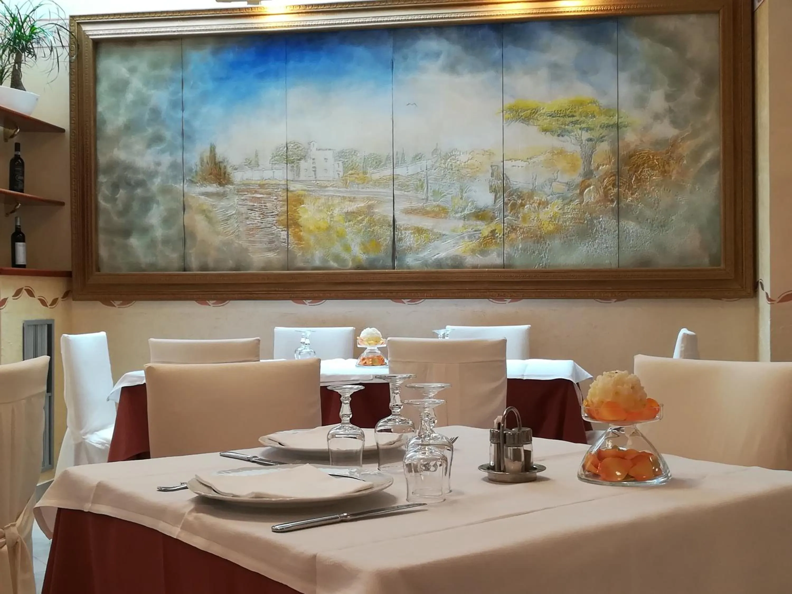 Restaurant/places to eat in Hotel Euro