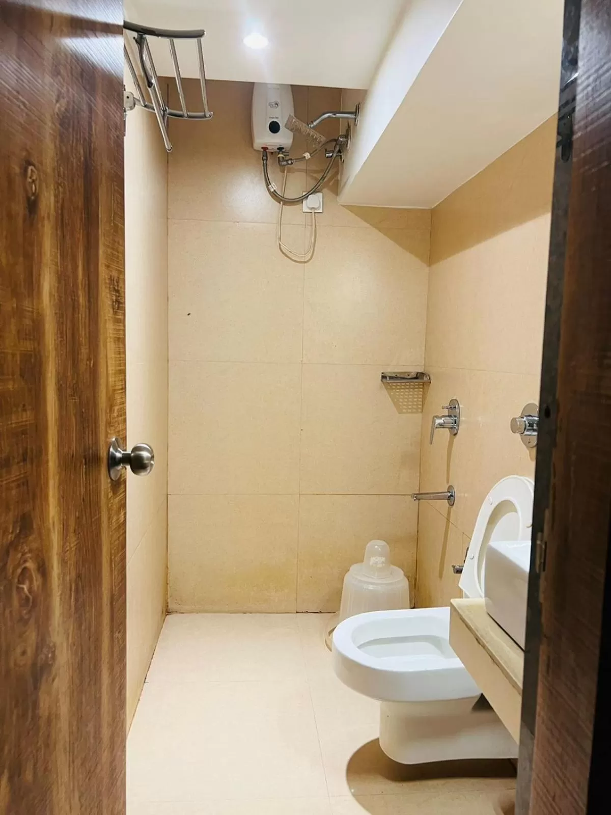 Bathroom in Hotel Byaris International By Bizzgrow Hotels