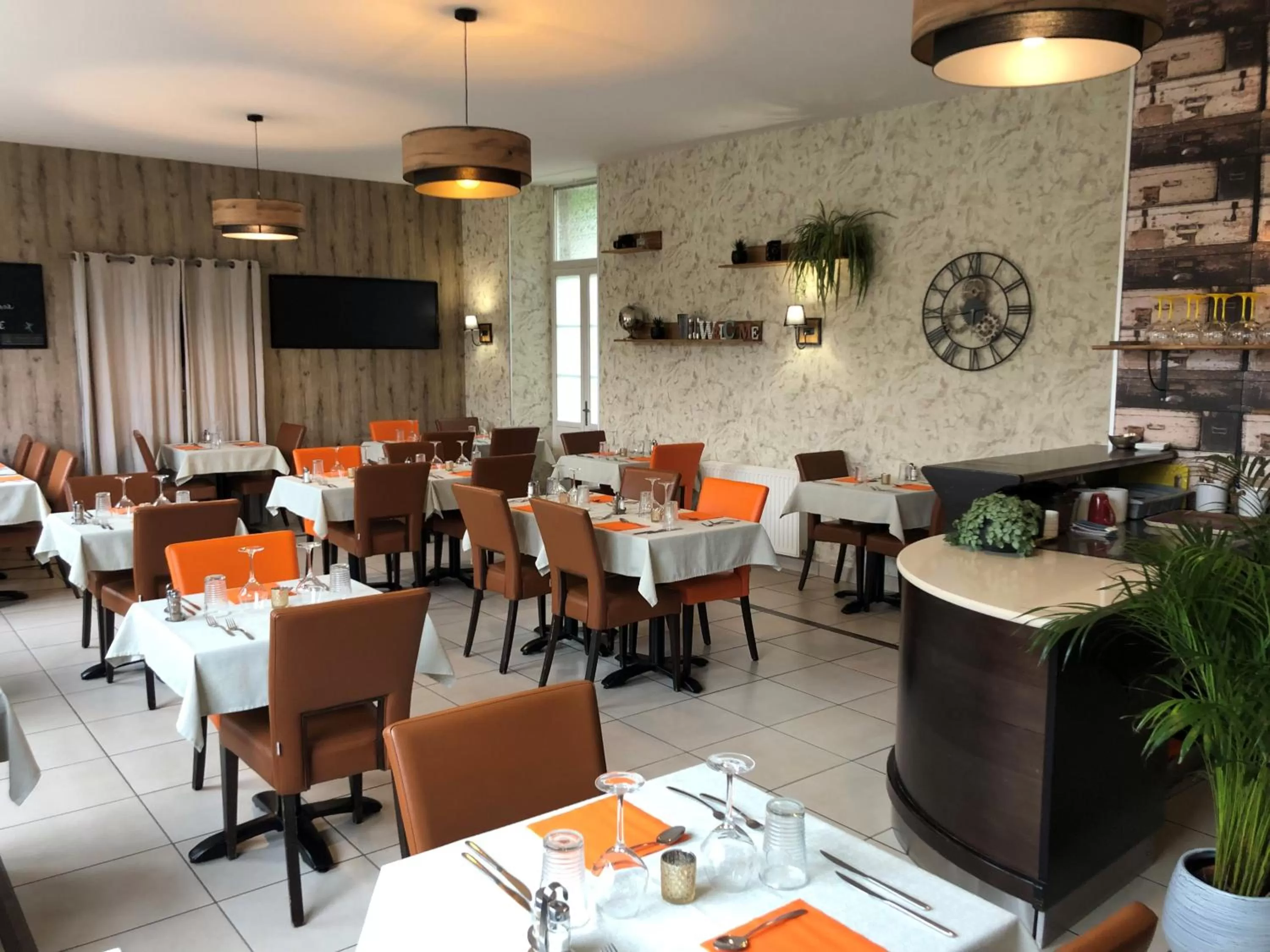 Restaurant/places to eat in Logis Hotel Beaudon