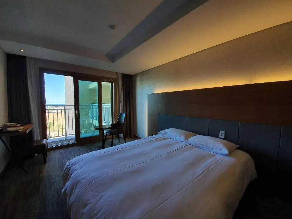 Deluxe King Room with Sea View in Tulip Jeju Seongsan Hotel, Formerly - Golden Tulip Jeju Seongsan Hotel