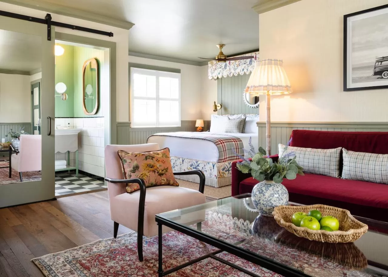 Bed in Le Petit Pali at 8th Ave