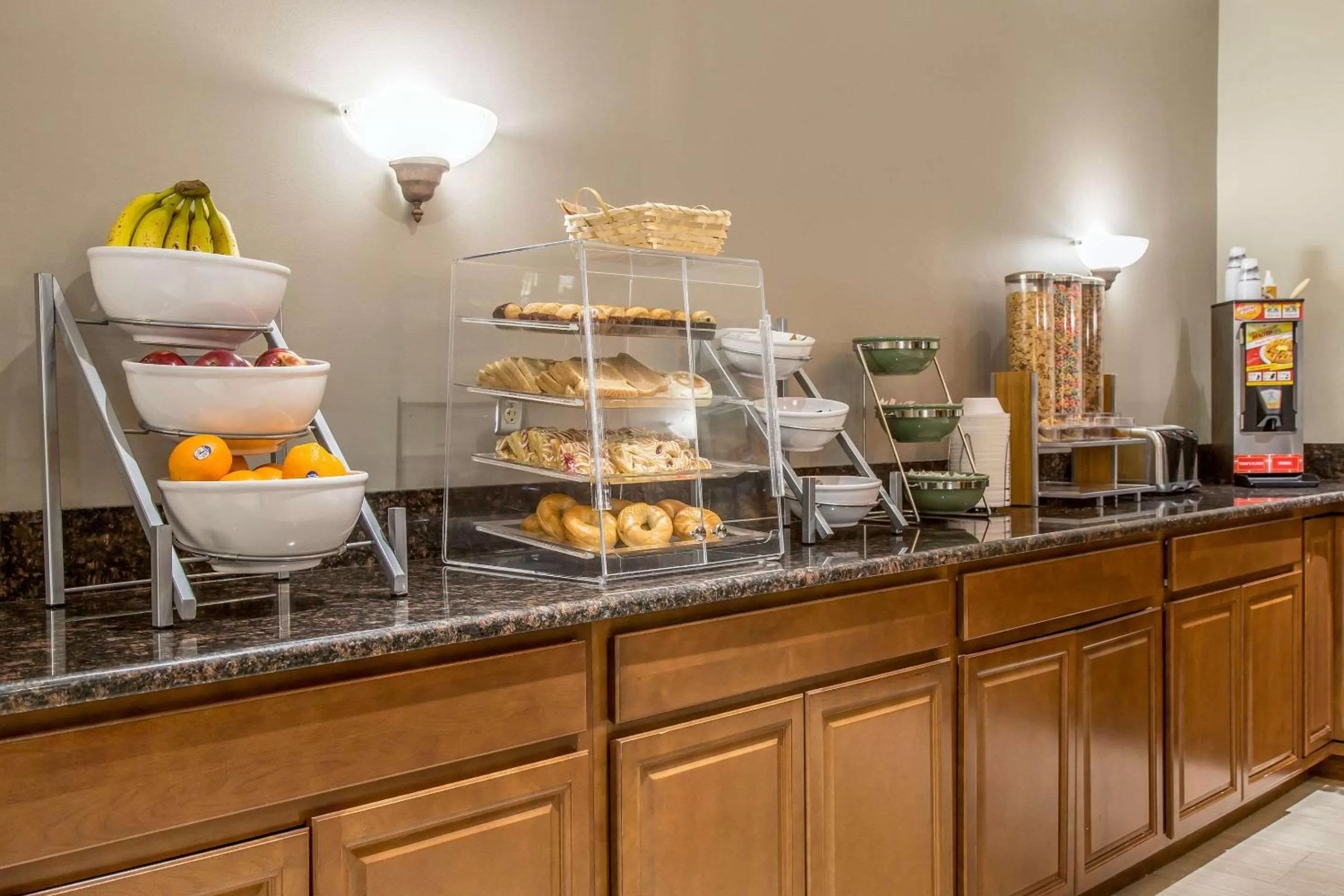 Restaurant/places to eat in Clarion Inn New London - Mystic