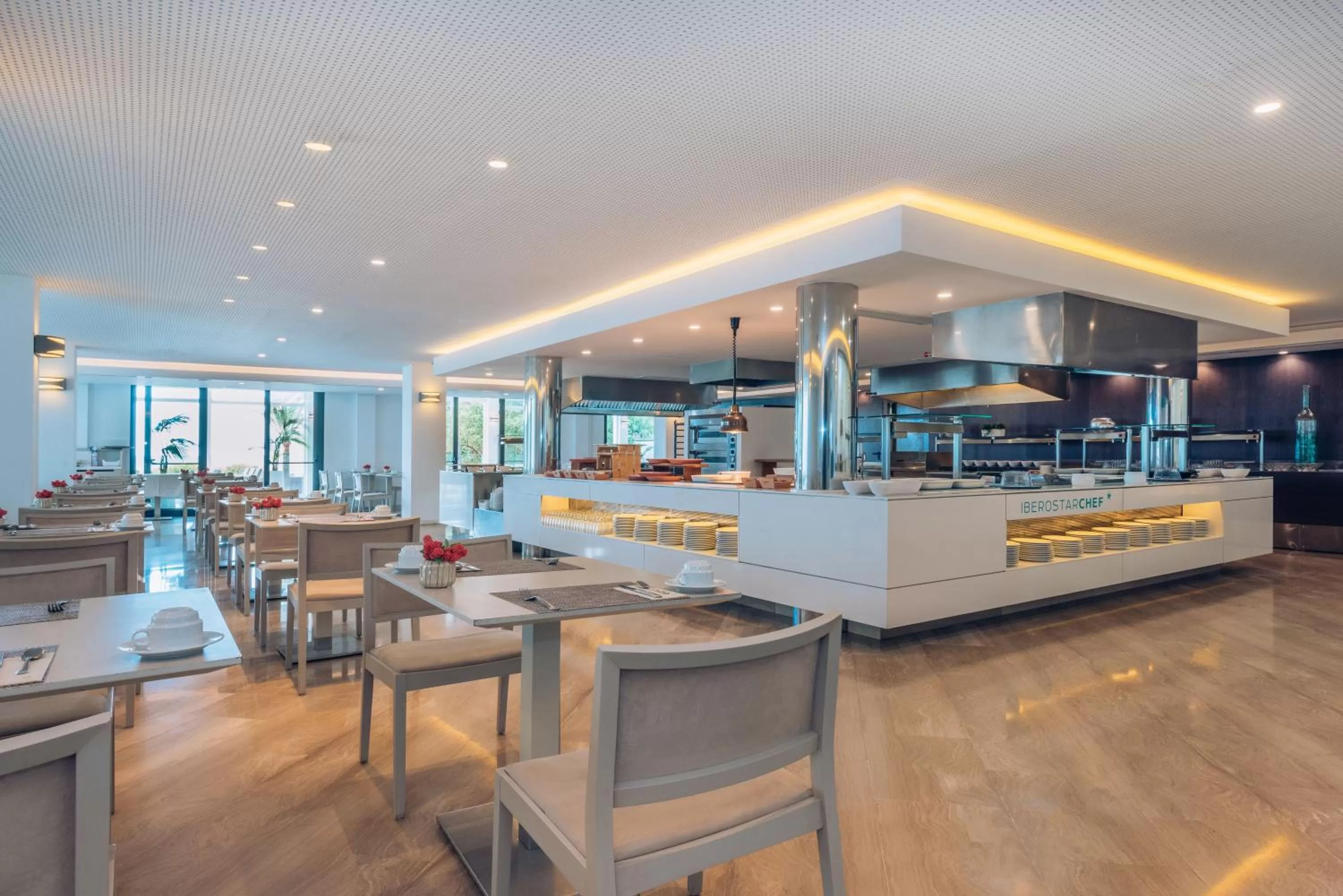 Restaurant/places to eat in Iberostar Waves Cala Millor - Adults Only