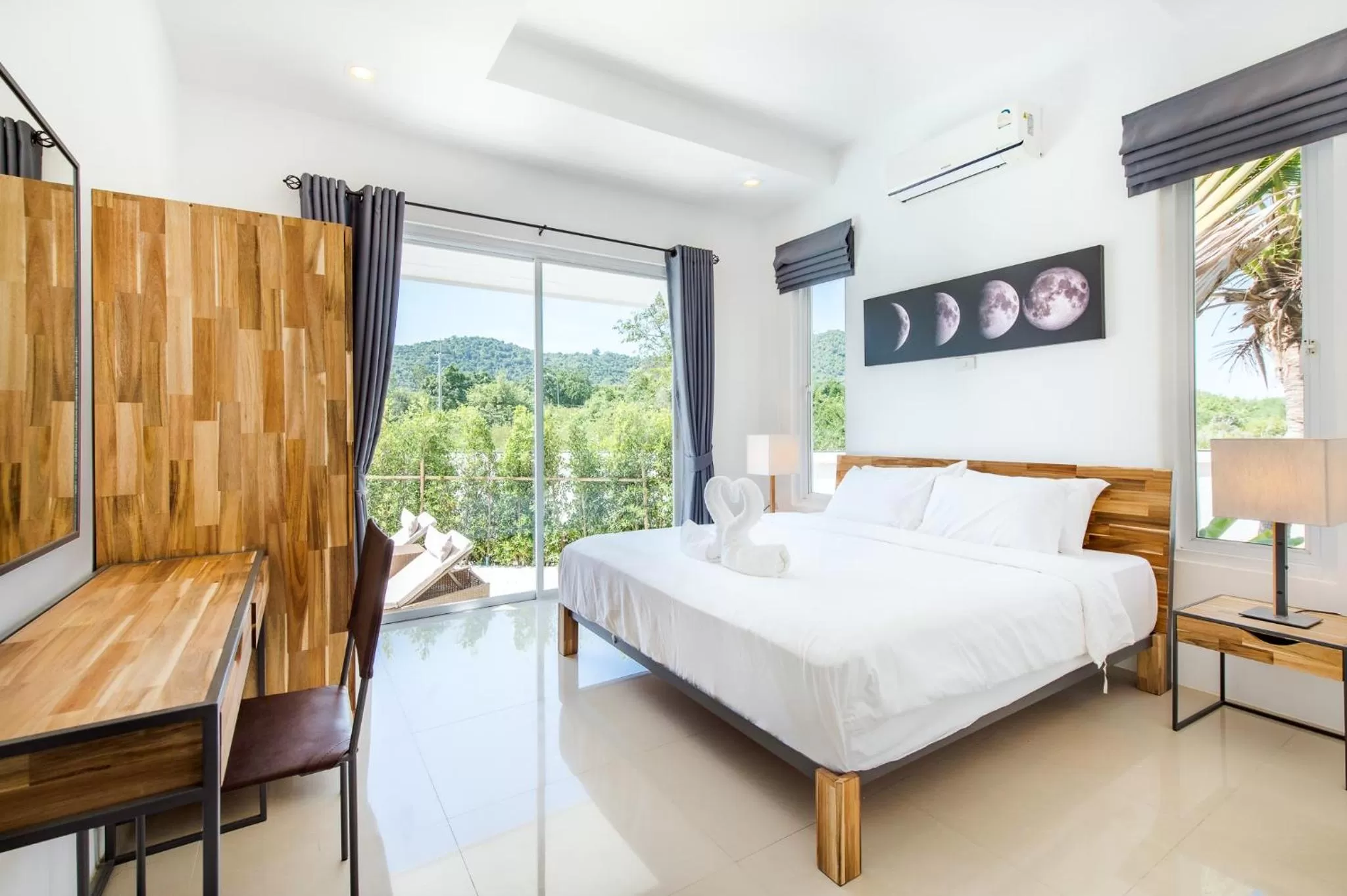 Bed in Oriental Beach Pearl Resort