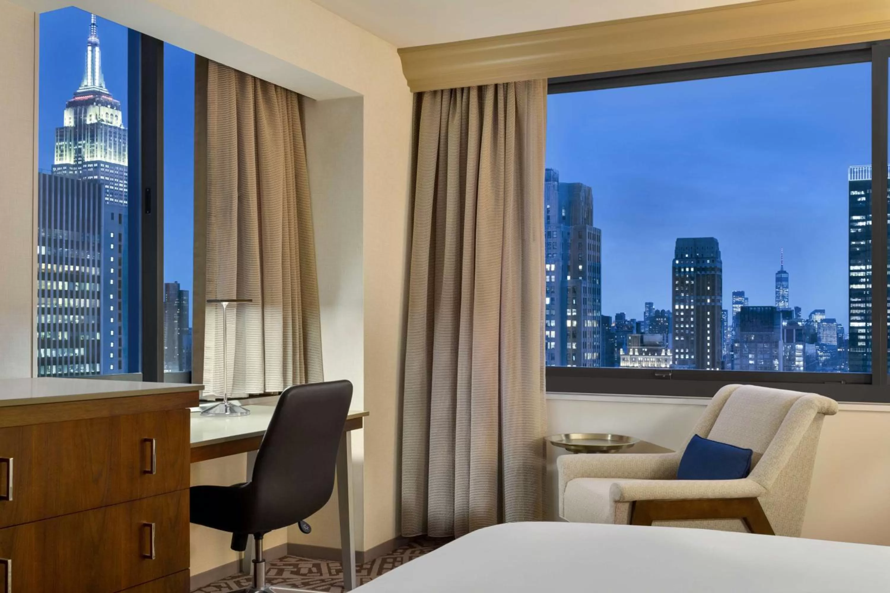 Bedroom, Bed in Hilton New York Times Square