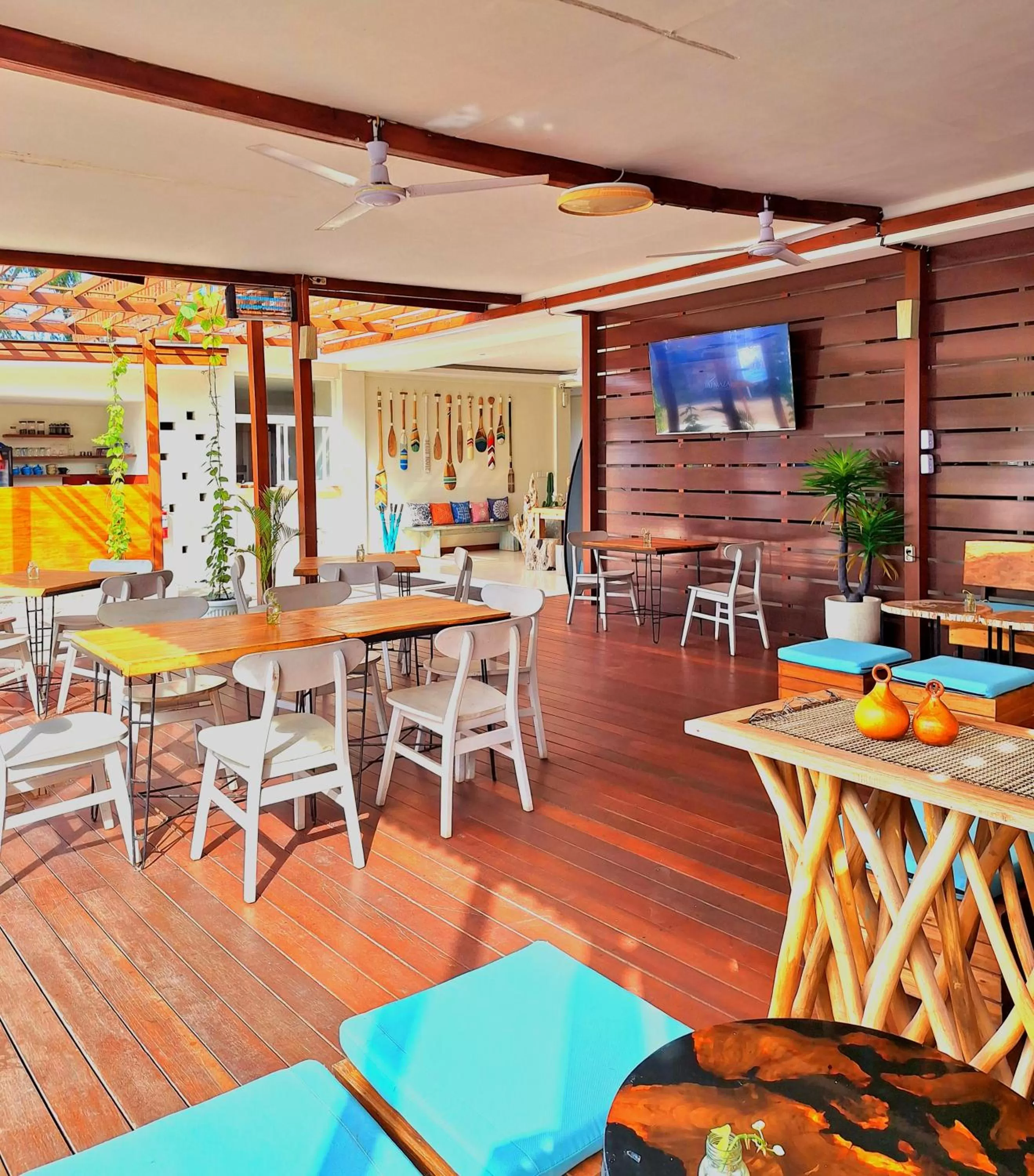 Restaurant/places to eat in Taj Maza Sunset Villas