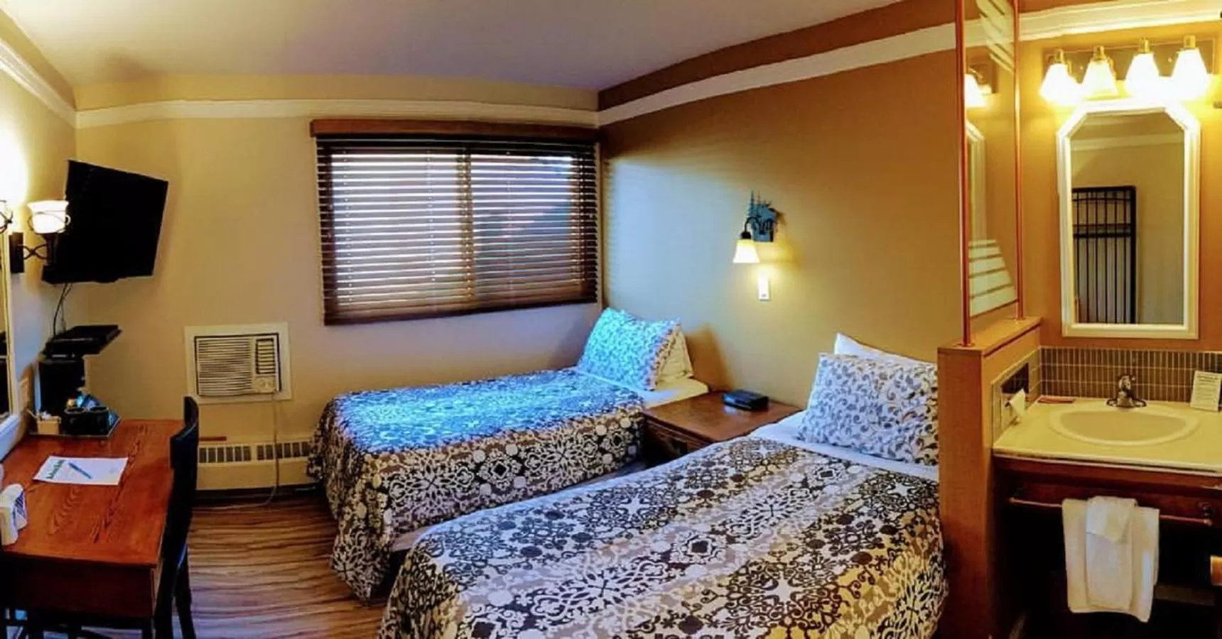 Bed in Astoria Hotel