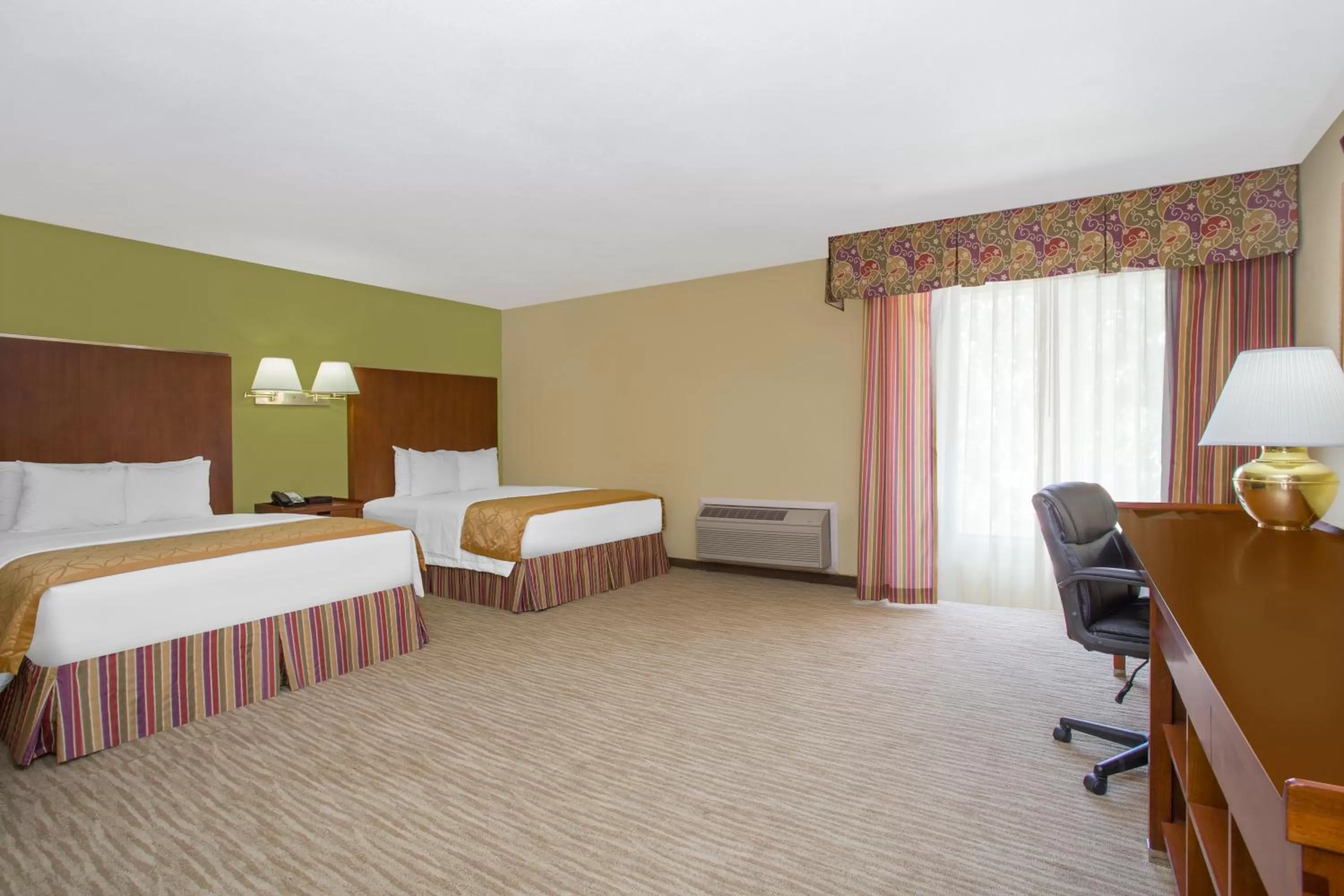 Bedroom, Bed in Days Inn & Suites by Wyndham Red Rock-Gallup