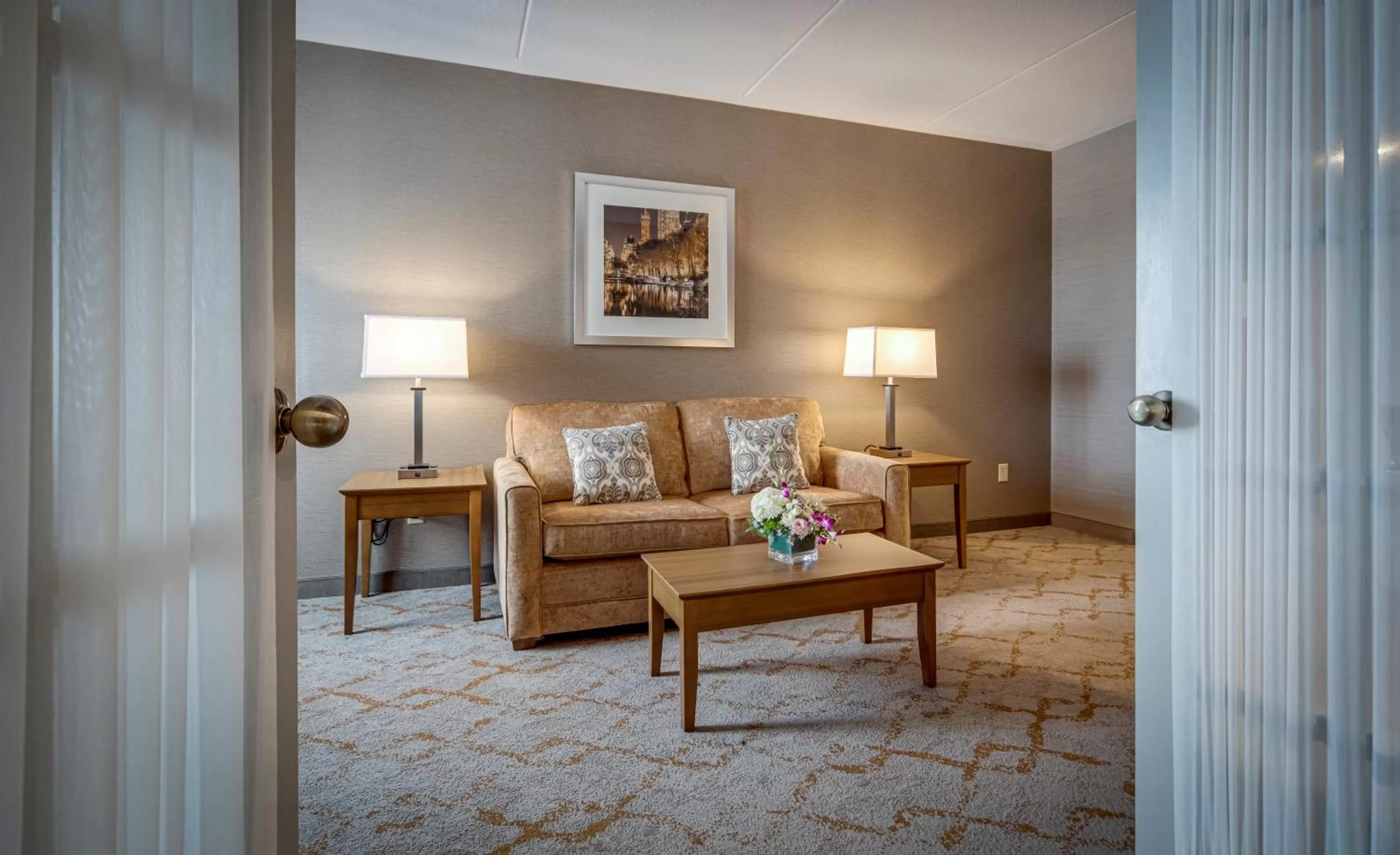 Living room, Bed in Monte Carlo Inn Vaughan Suites