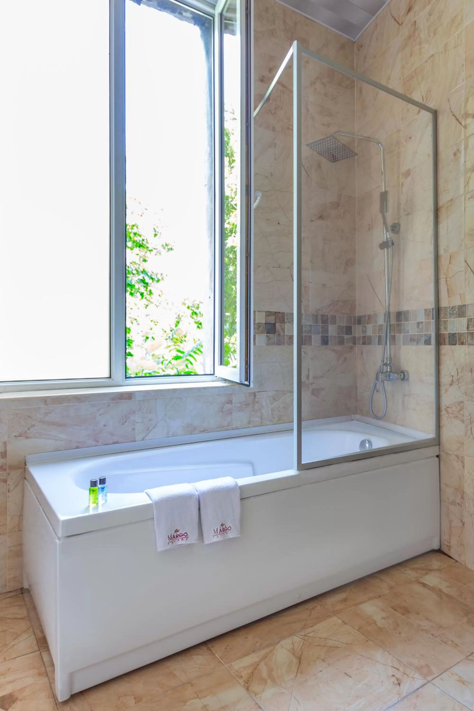 Shower, Bathroom in Margo Palace Hotel