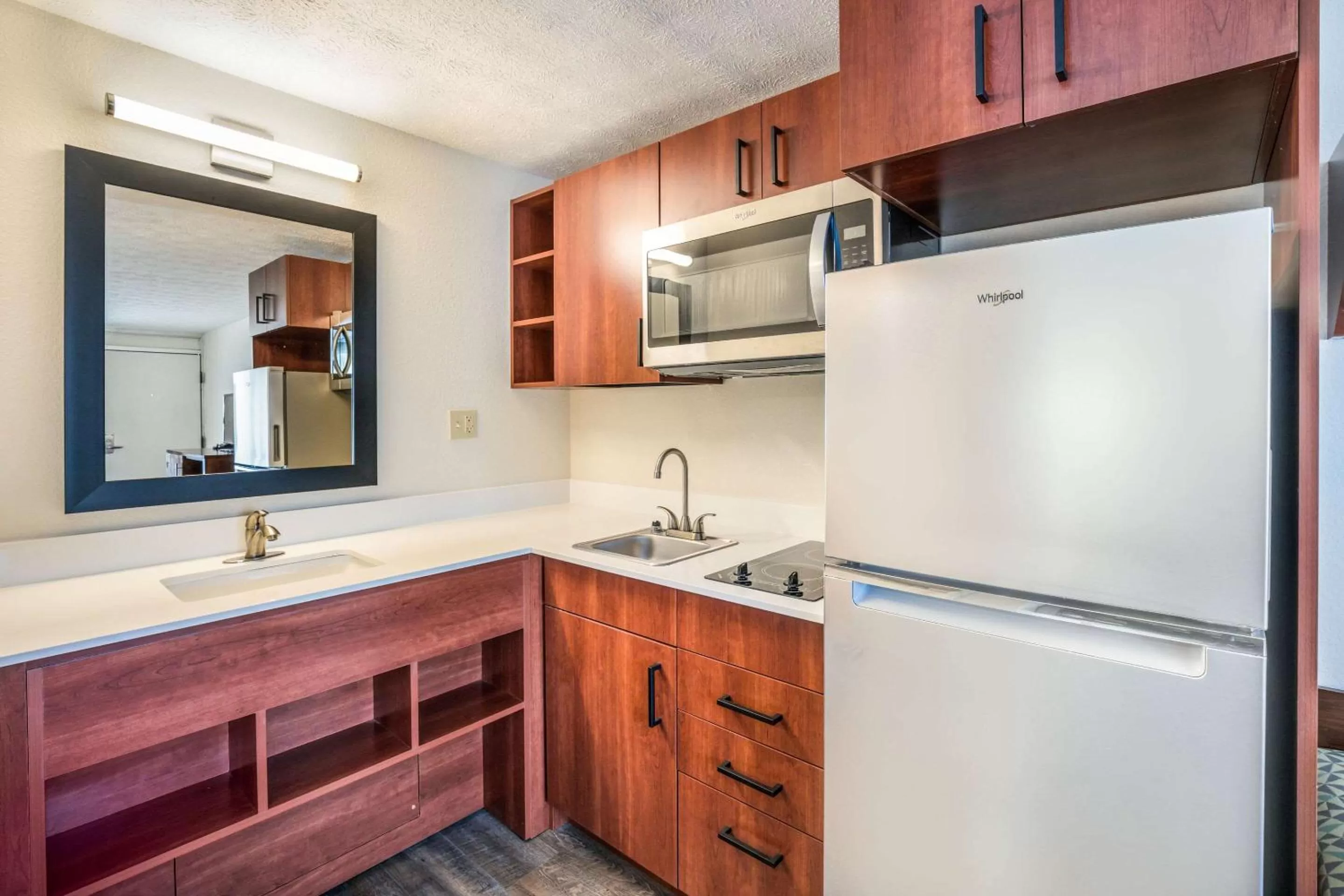 Kitchen or kitchenette in Suburban Studios Middlesboro