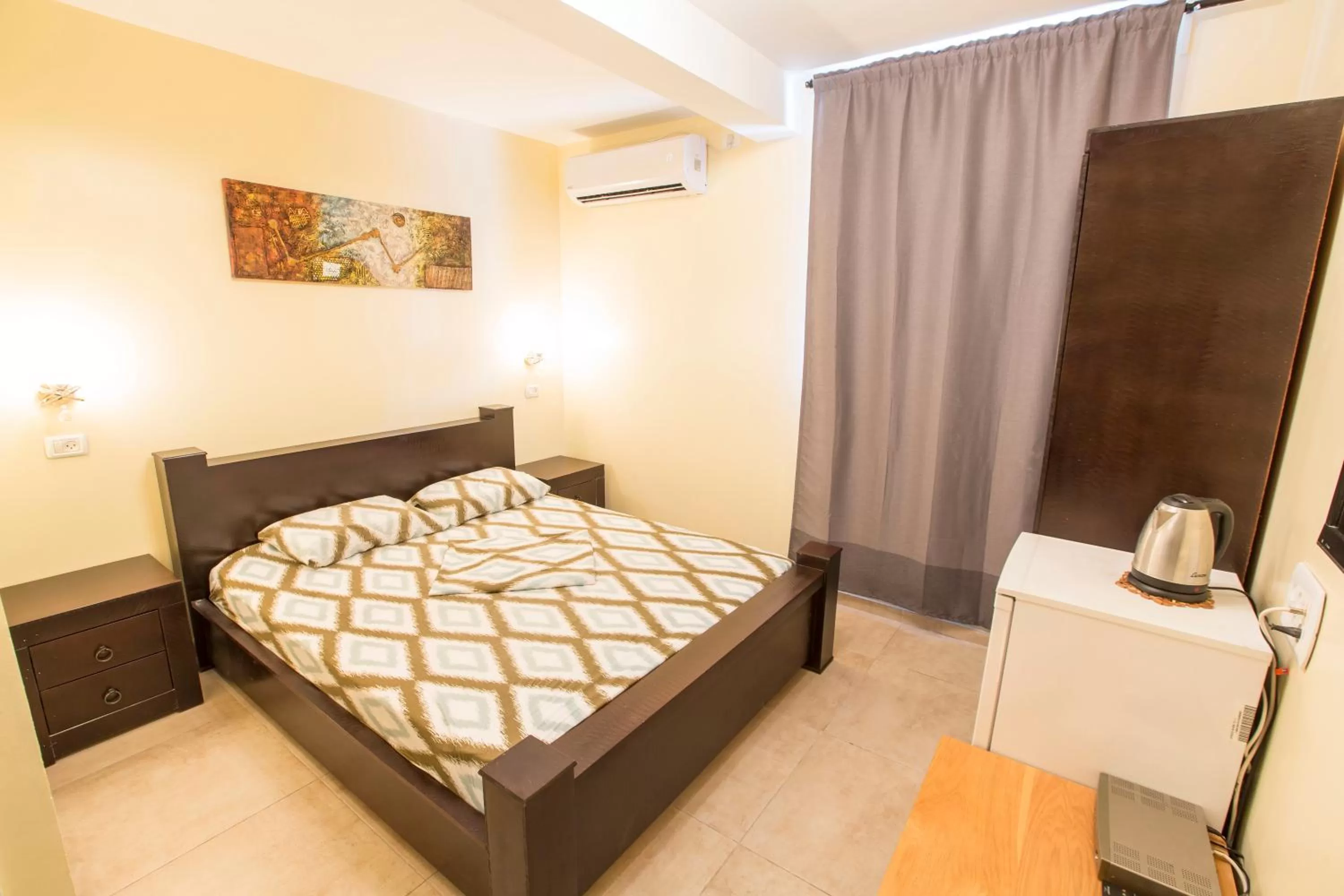 Property building in Central Laguardia Hotel