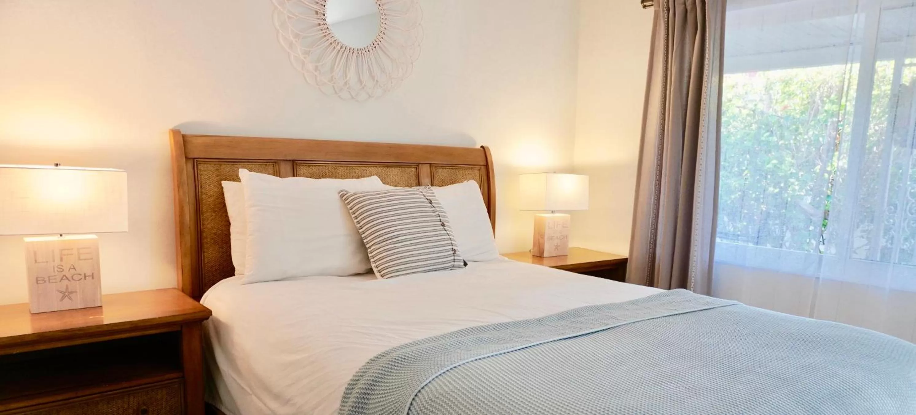 Bed in 4145 By The Sea Inn & Suites