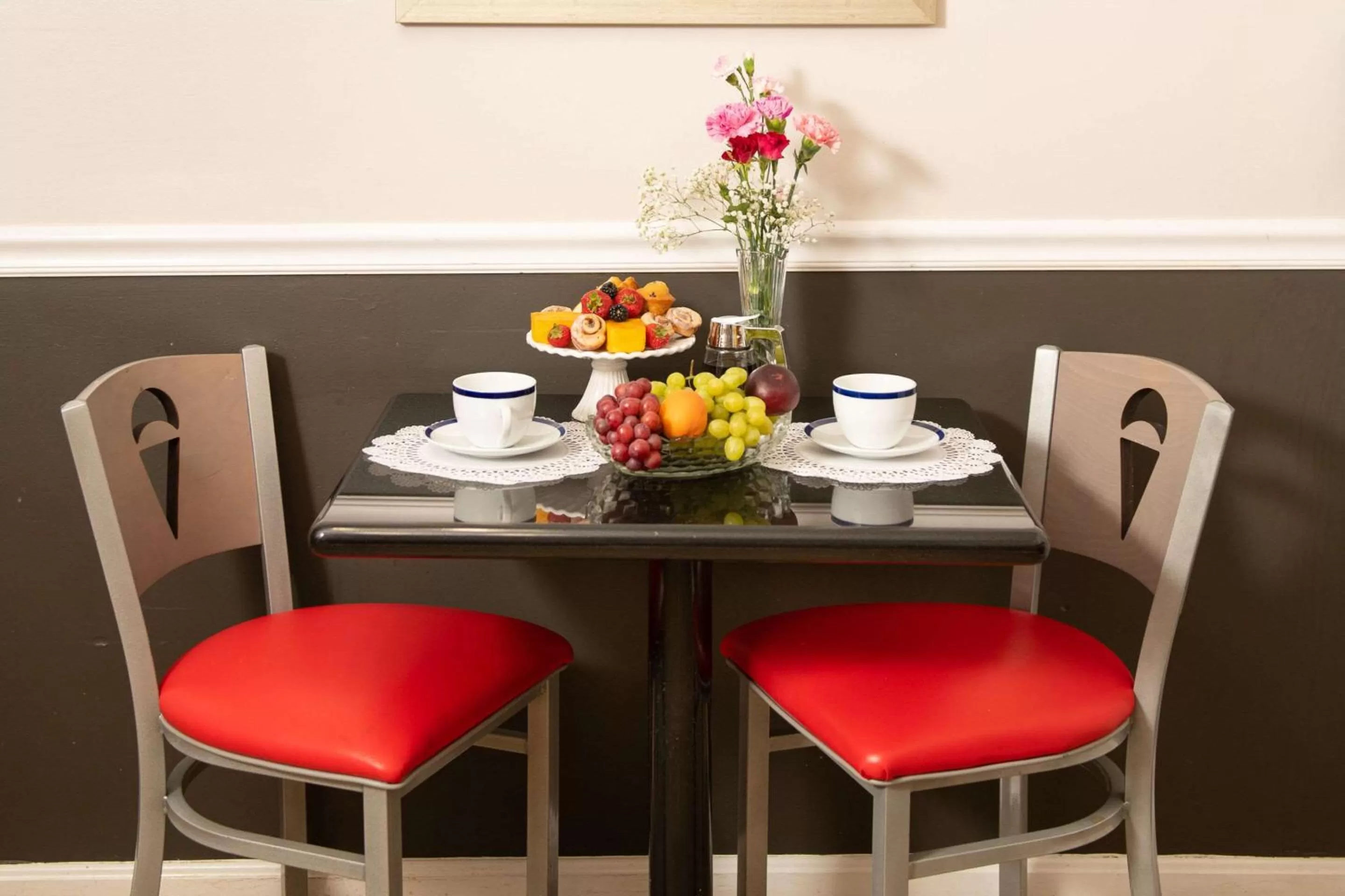 Breakfast in Rodeway Inn Middletown - Newport