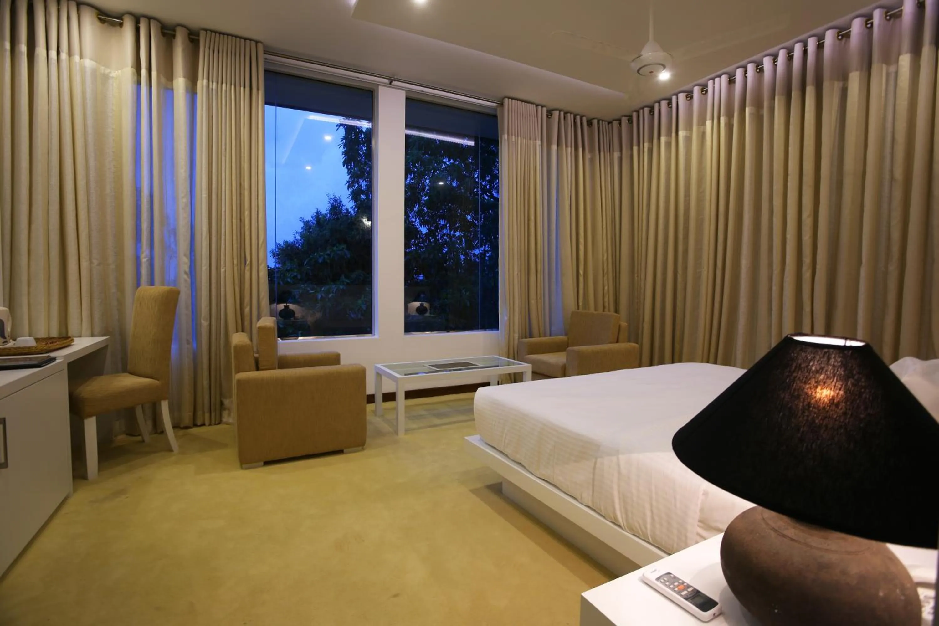 Bed in Randholee Resort & Spa