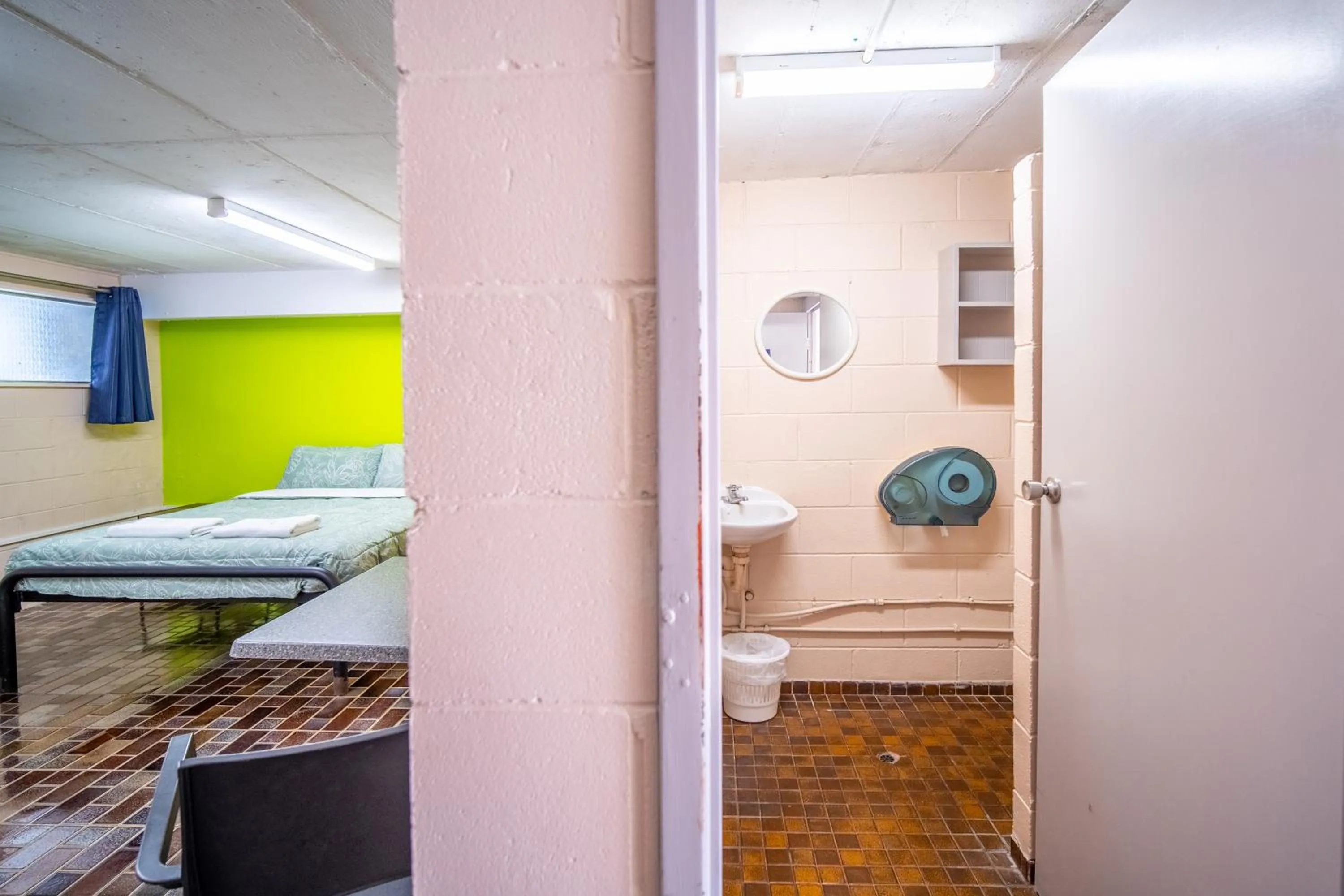 Bathroom in Airlie Beach YHA