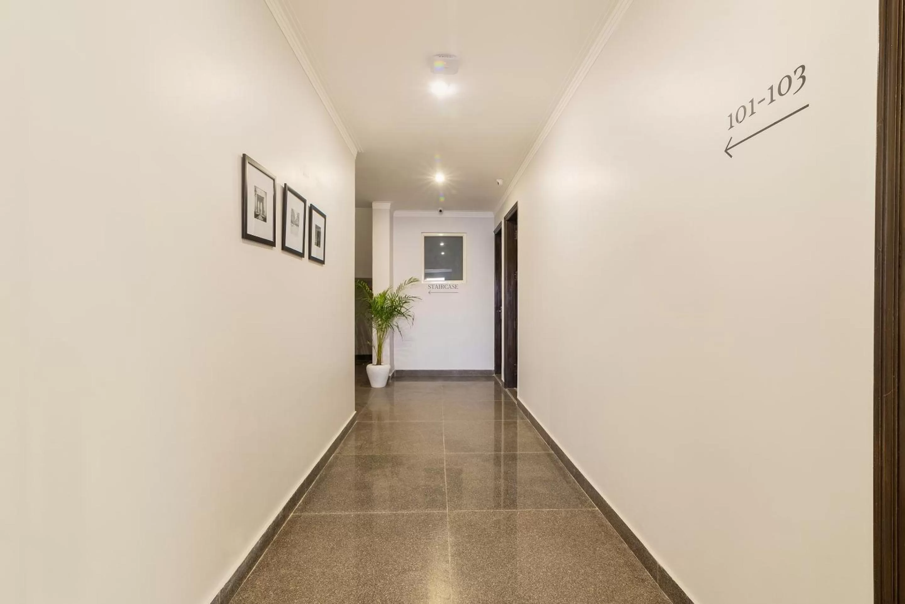 Lobby or reception in Capital O Hotel Royal