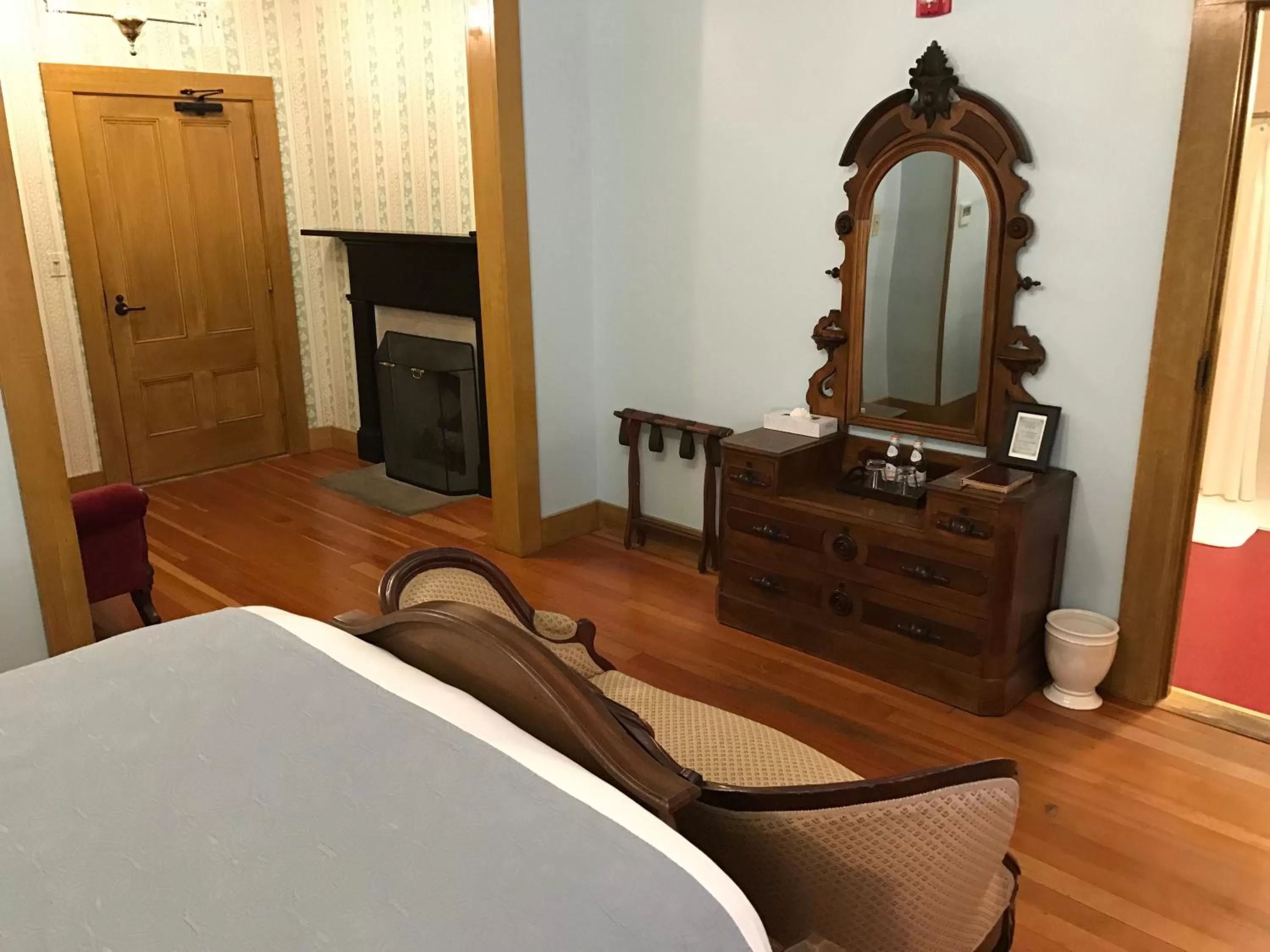 Decorative detail in Cosmopolitan Hotel