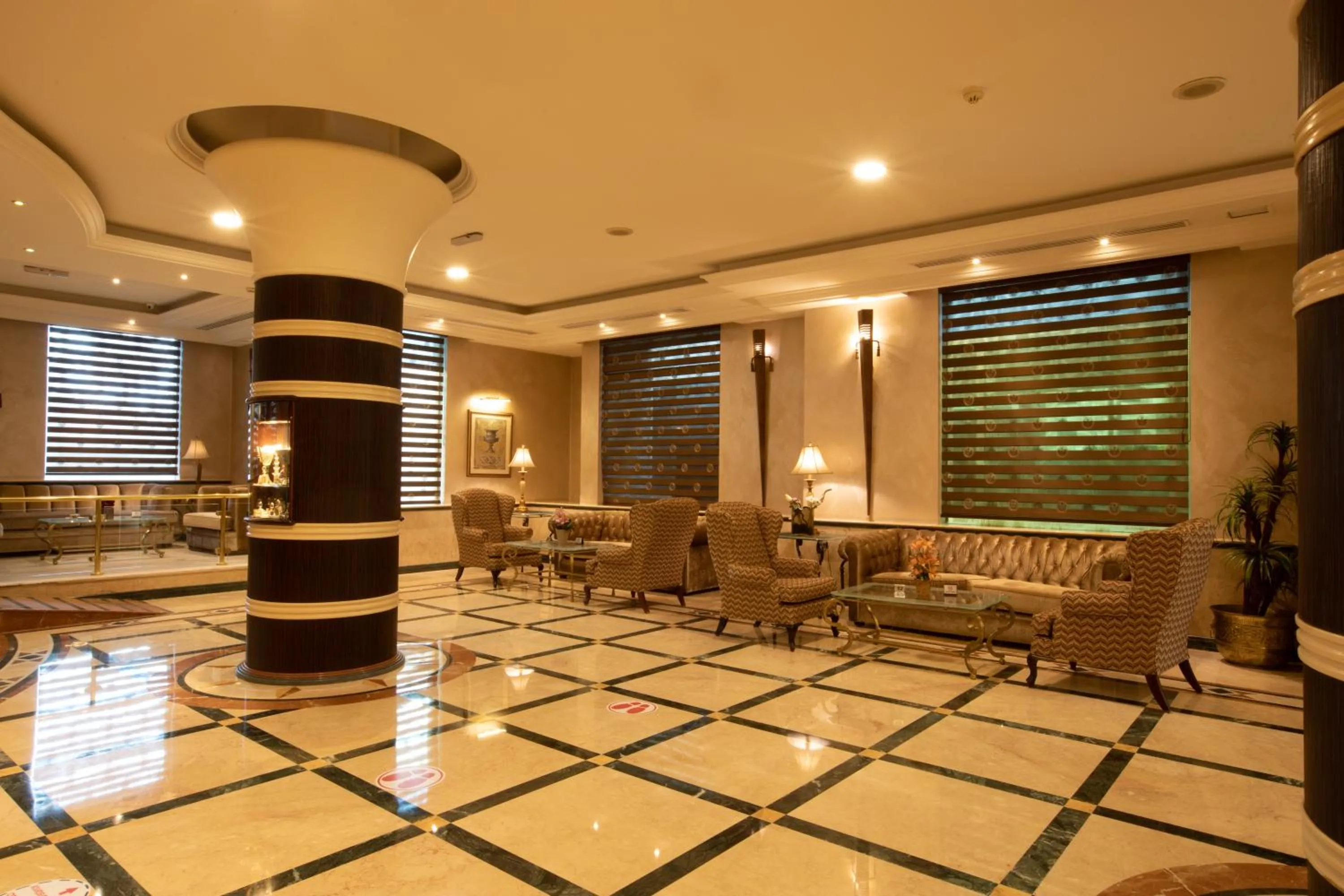 Lobby or reception in Bristol Hotel
