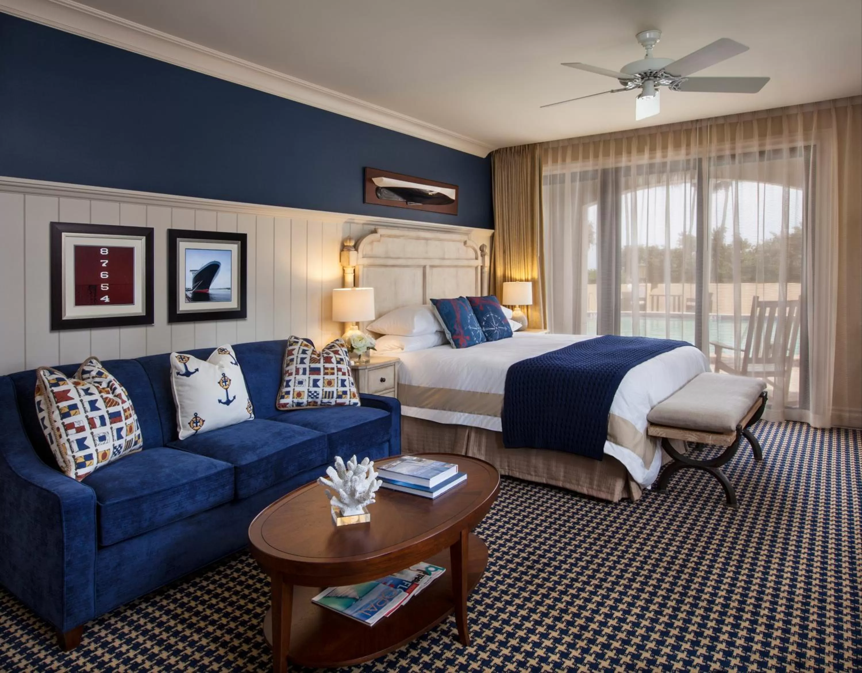Seating area, Bed in Opal Grand Oceanfront Resort & Spa