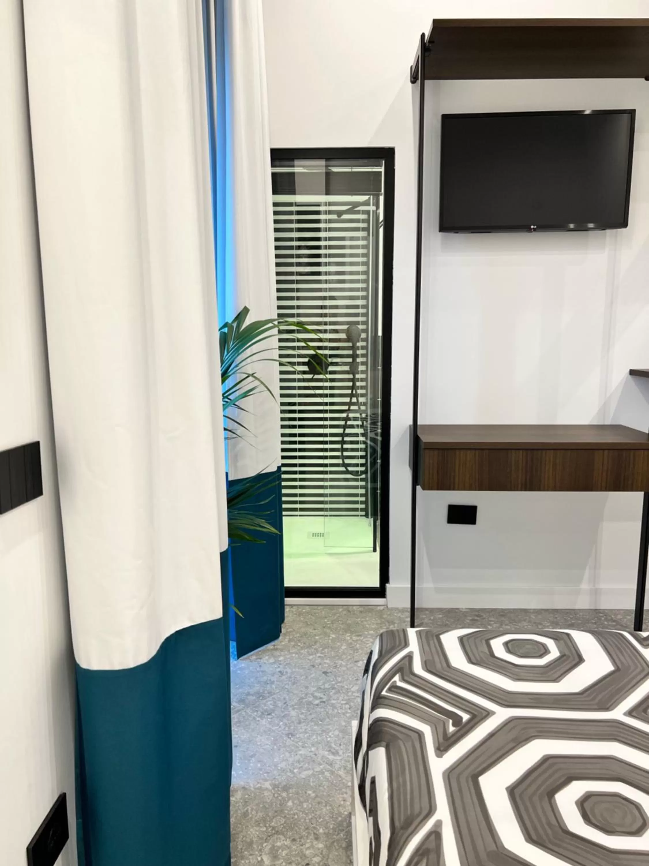 TV/Entertainment Center in Mille912 relais