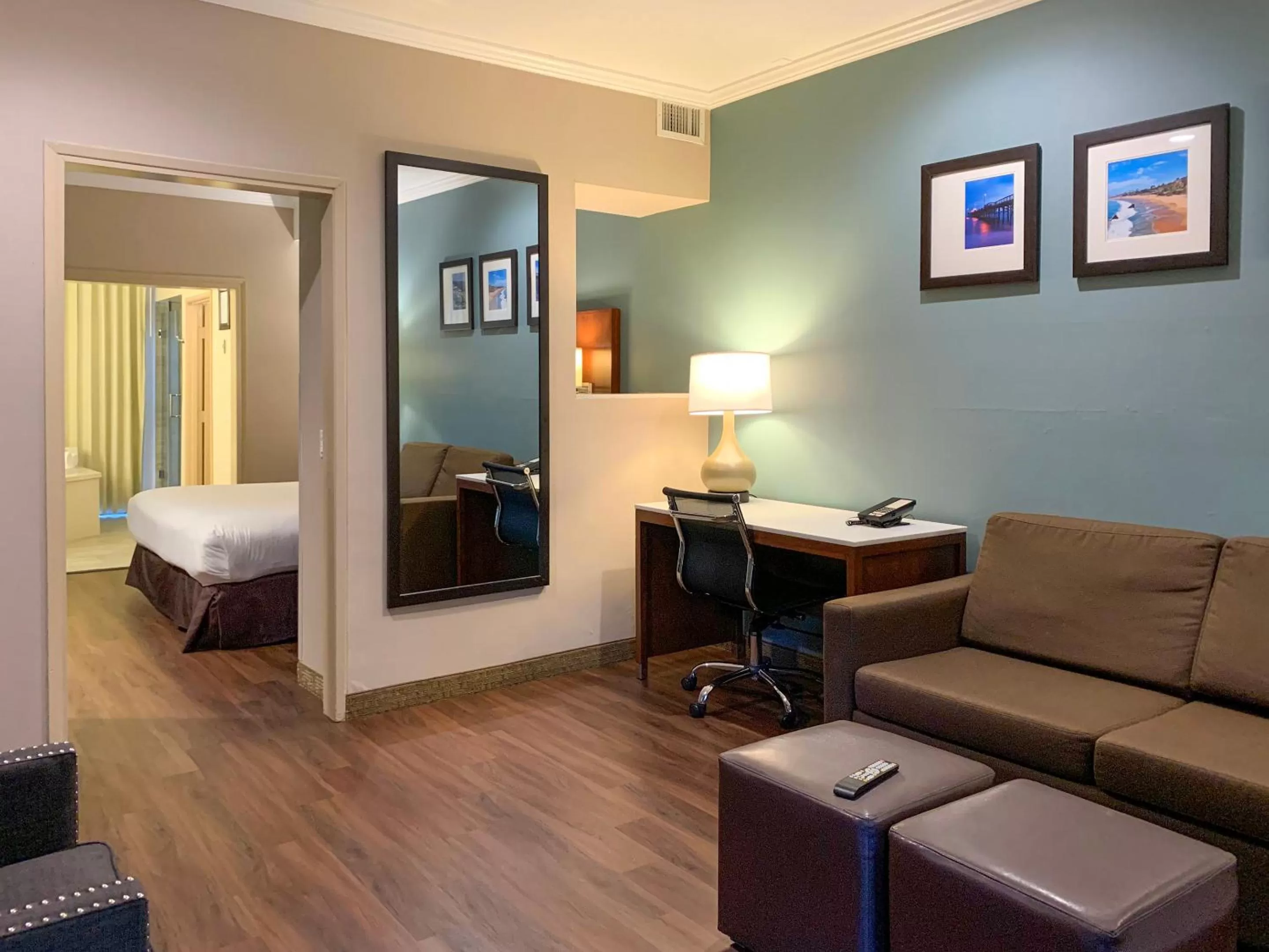 Bed in MainStay Suites Orange County John Wayne Airport