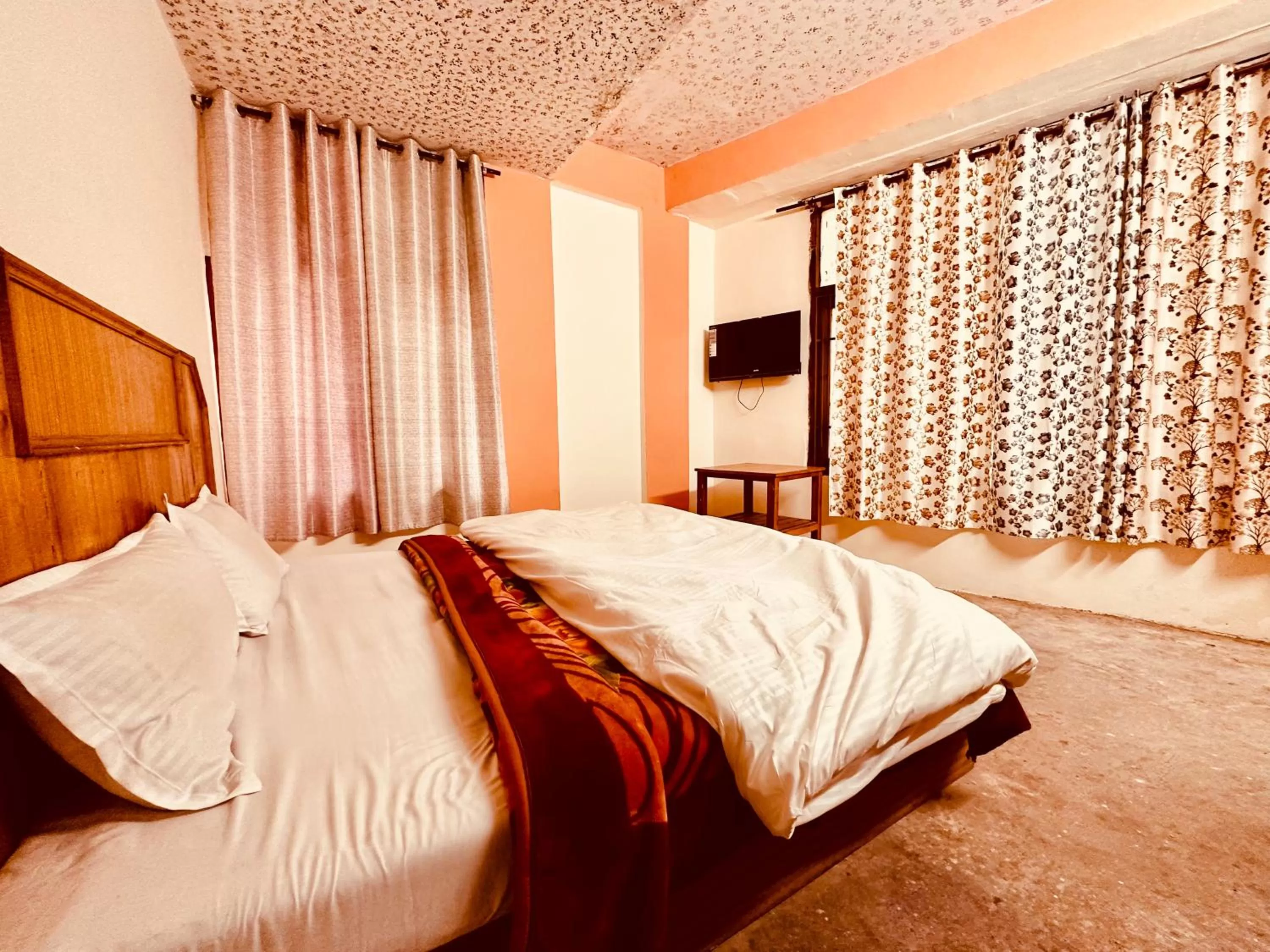 Bedroom, Bed in Hotel D Kanchan Manali