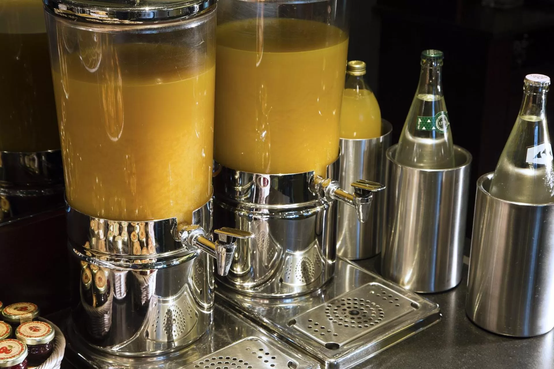 Food and drinks in Hôtel & SPA Oceania L'Univers Tours