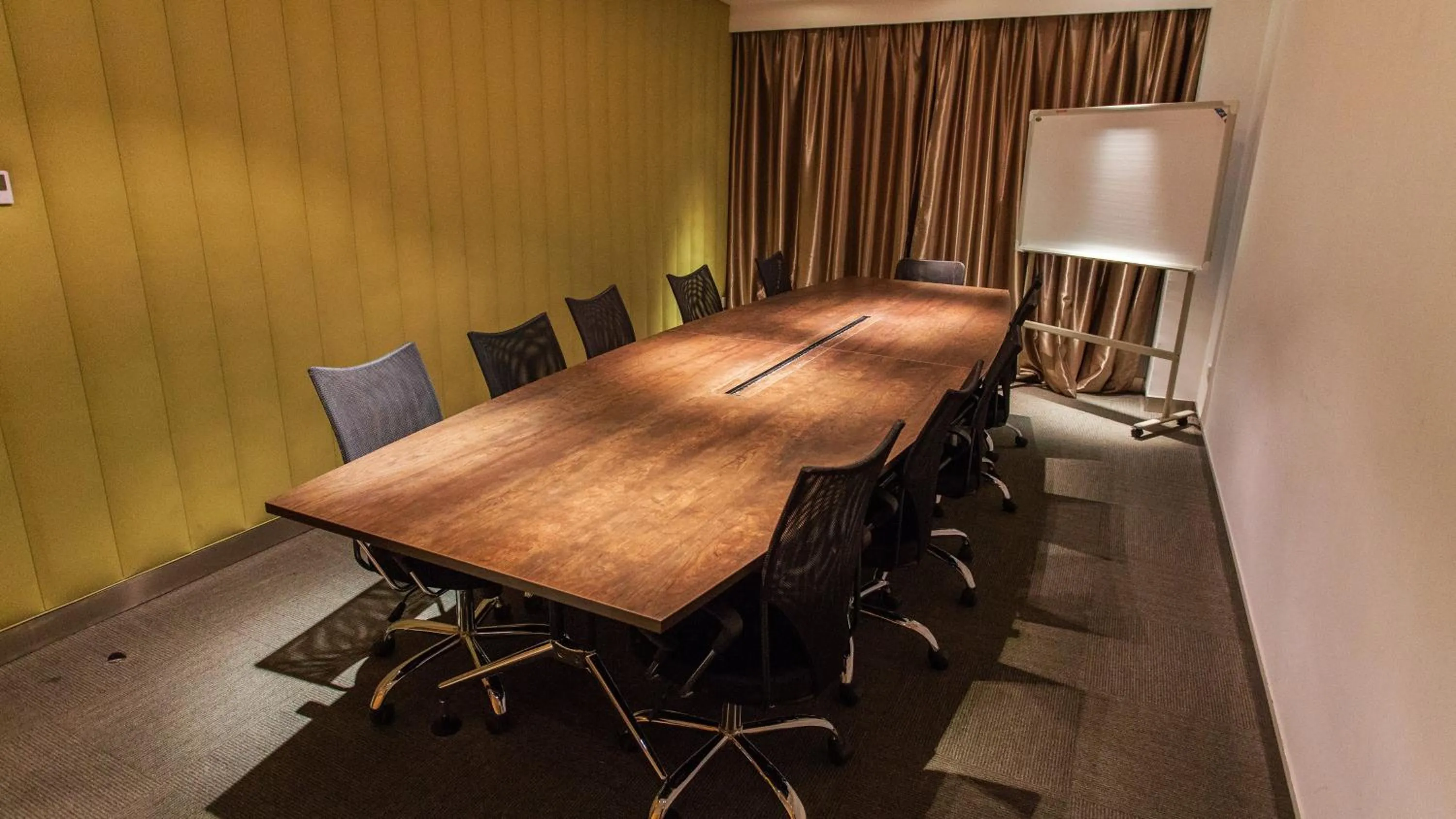 Meeting/conference room in Holiday Inn Express Changzhou Centre by IHG