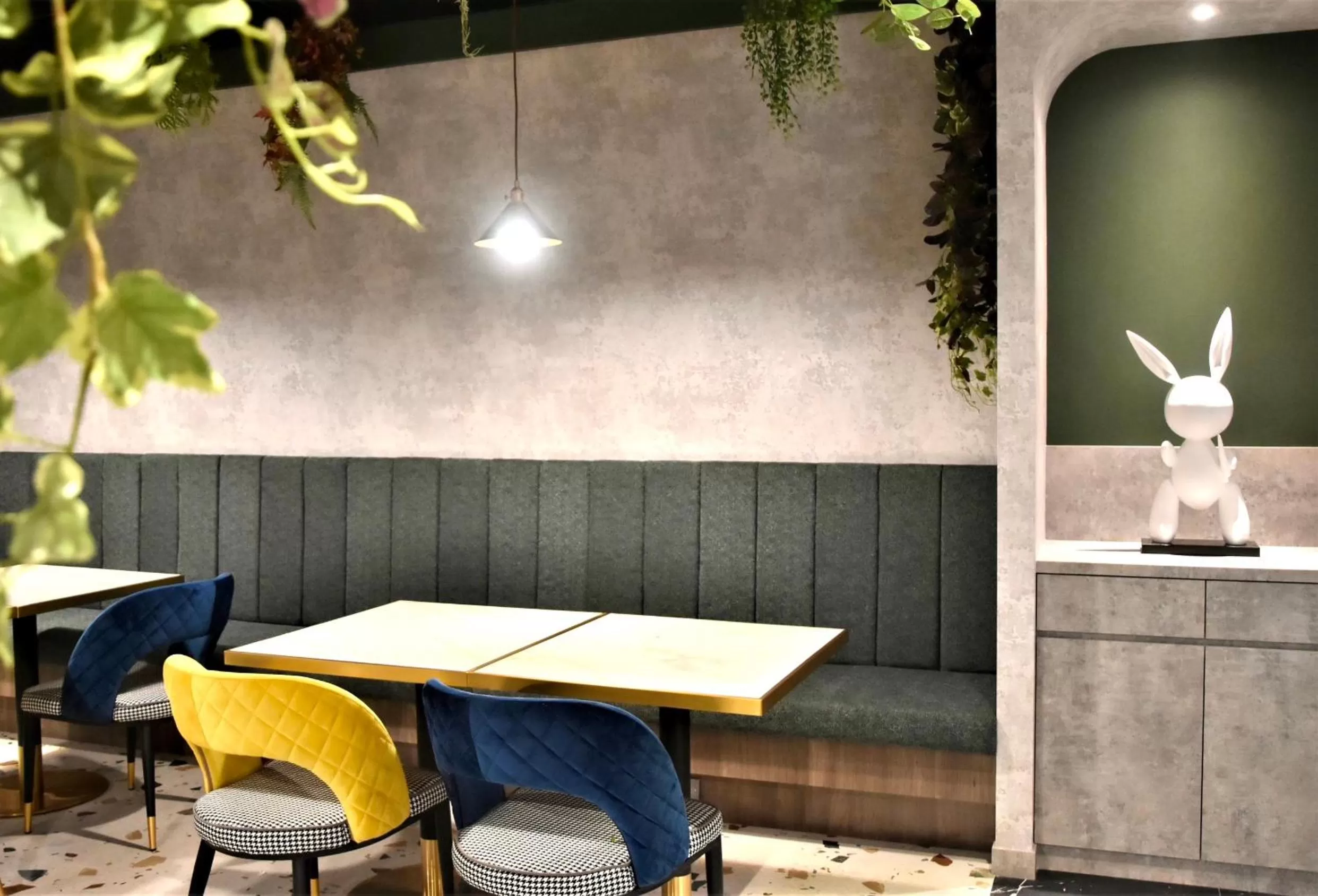 Restaurant/places to eat in Tenz Go Hotel