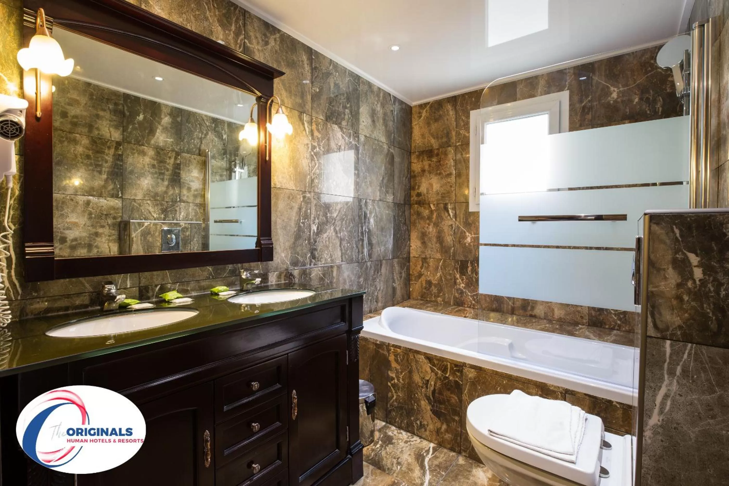 Shower in Hôtel Les Voyageurs