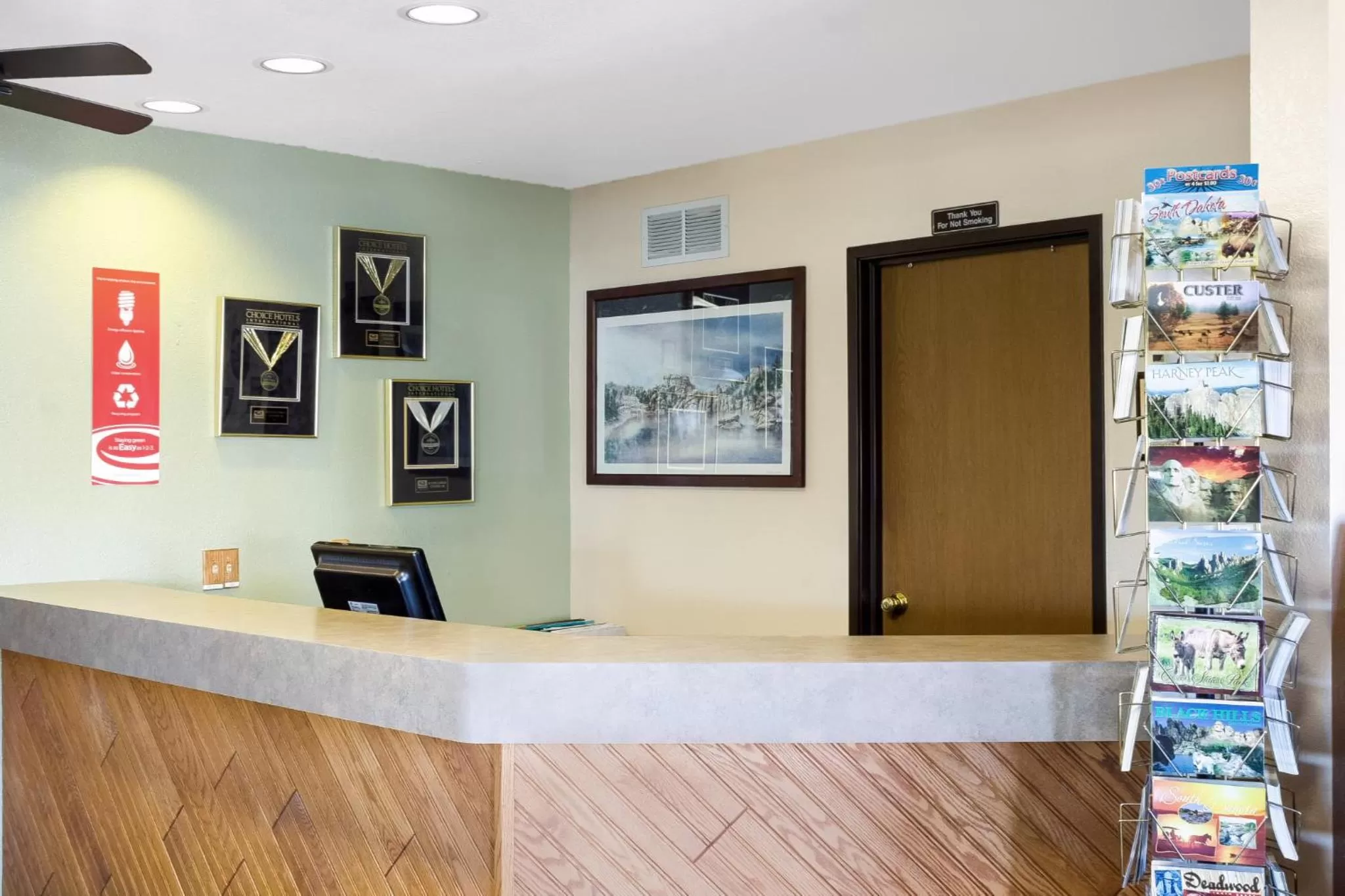 Lobby or reception in Econo Lodge, Downtown Custer Near Custer State Park and Mt Rushmore