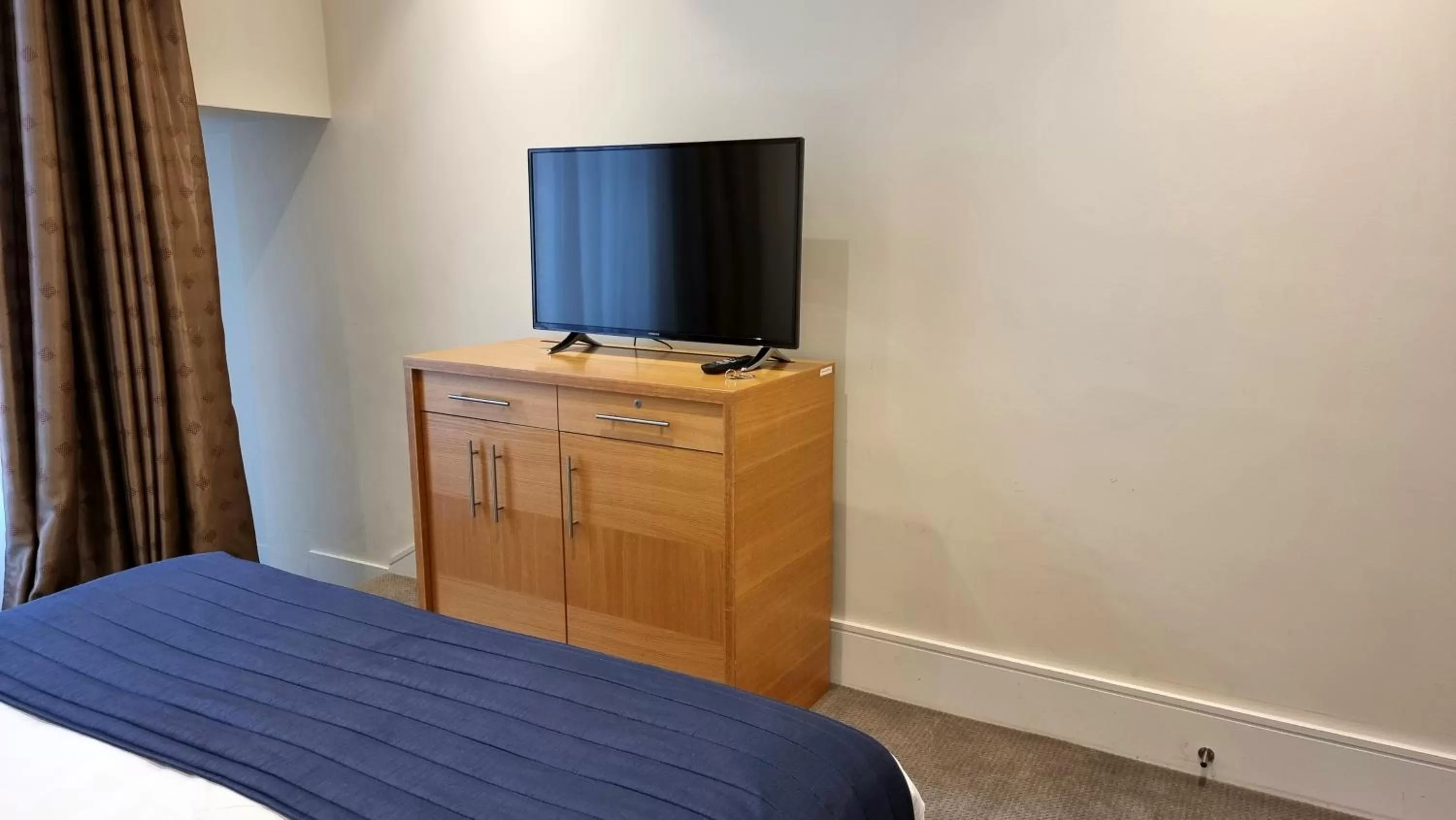 Bedroom, Bed in The Park City Grand Plaza Kensington Hotel