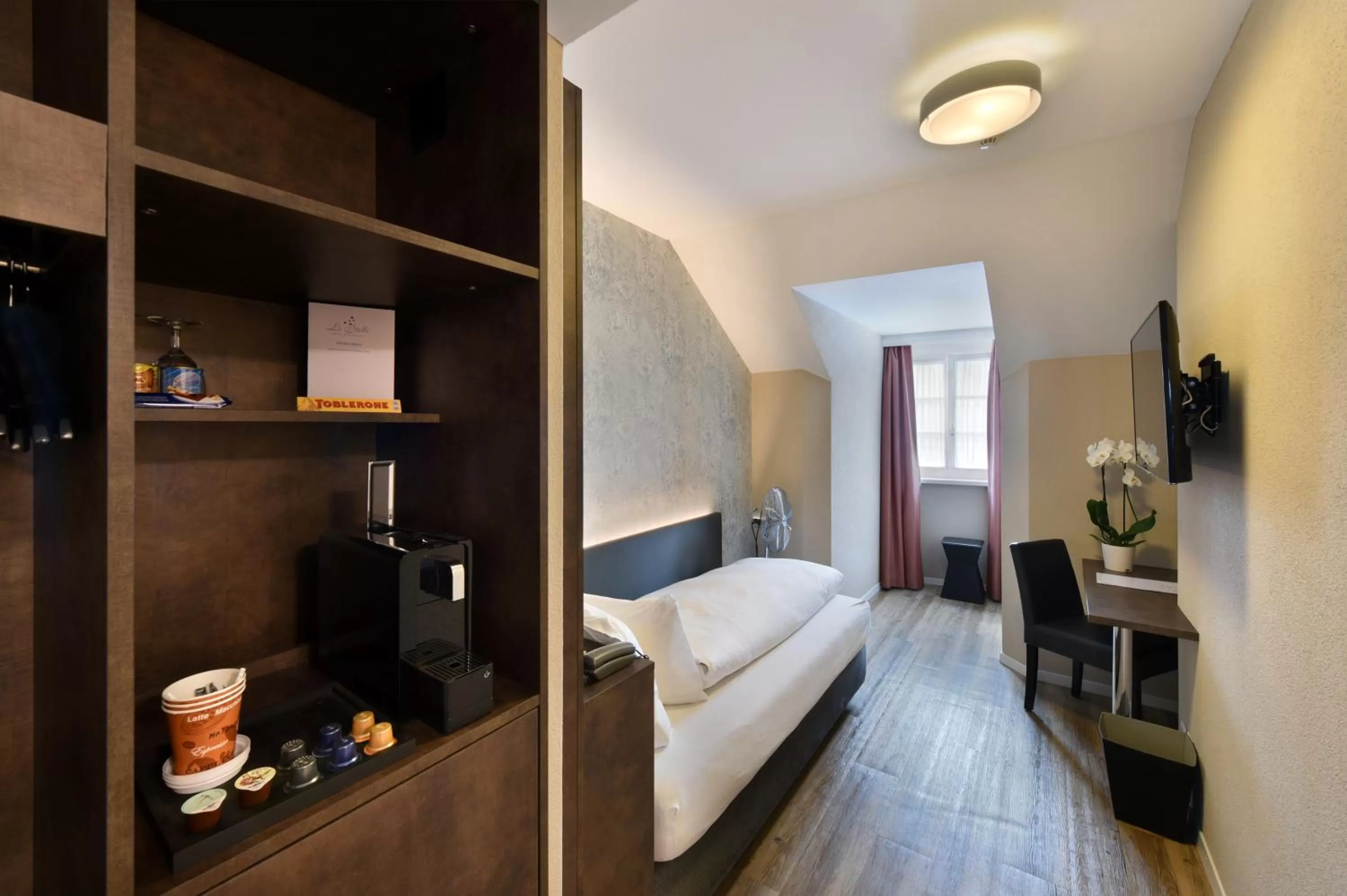 Photo of the whole room, Bed in Altstadt Hotel Krone Luzern