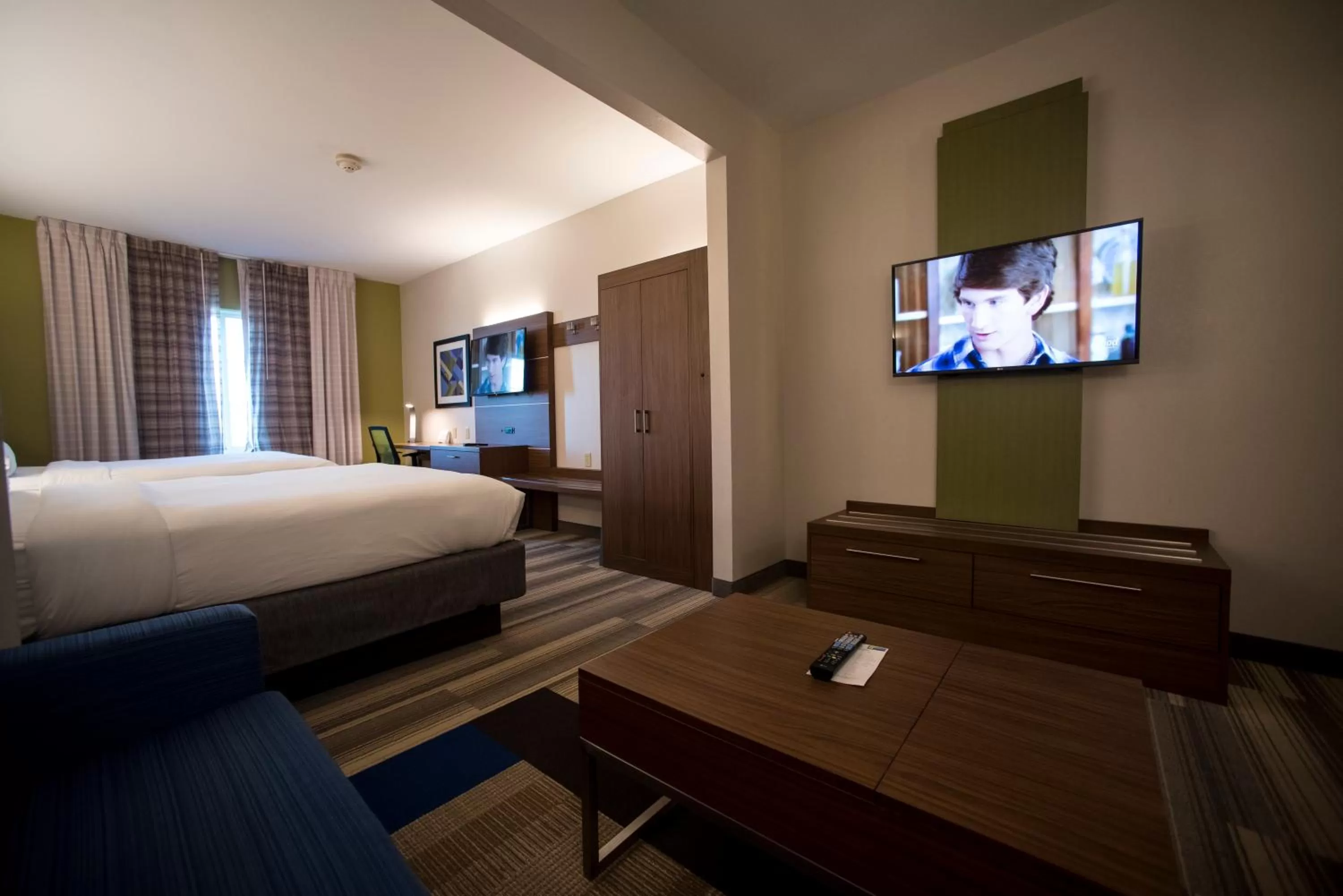Photo of the whole room, Bed in Holiday Inn Express Hotel & Suites Lexington-Downtown University by IHG