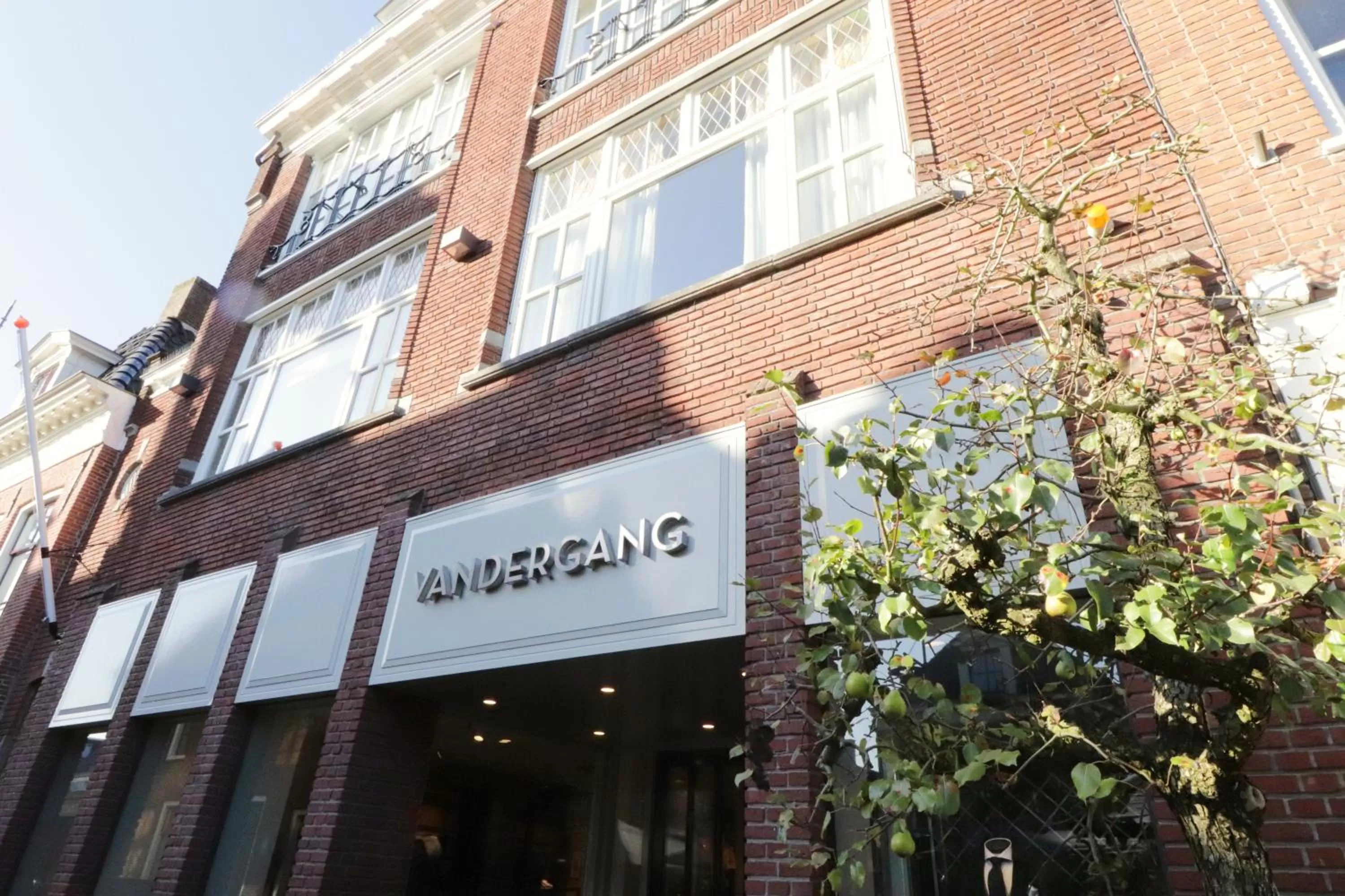 Property building in Van der Gang Suites uniek design in hartje Dokkum