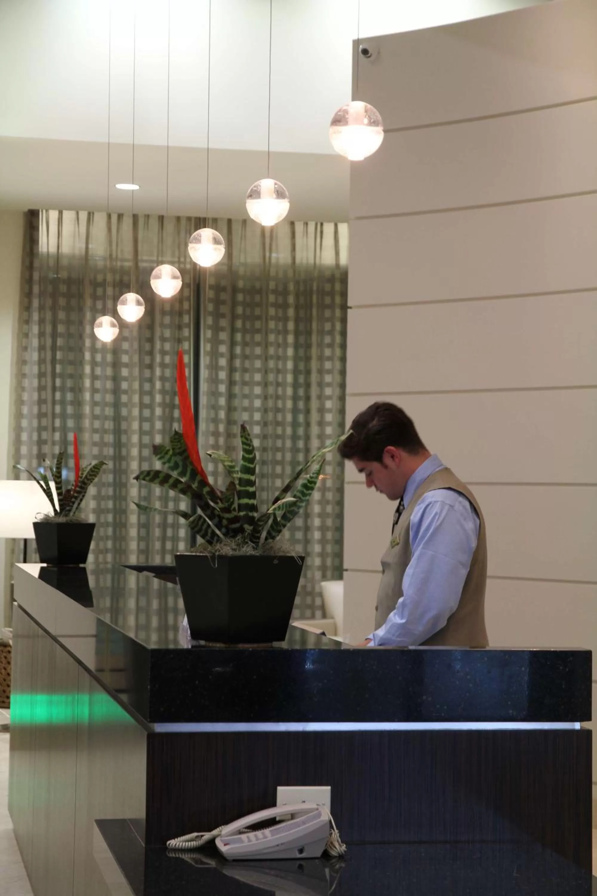 Lobby or reception in Embassy Suites Ontario - Airport