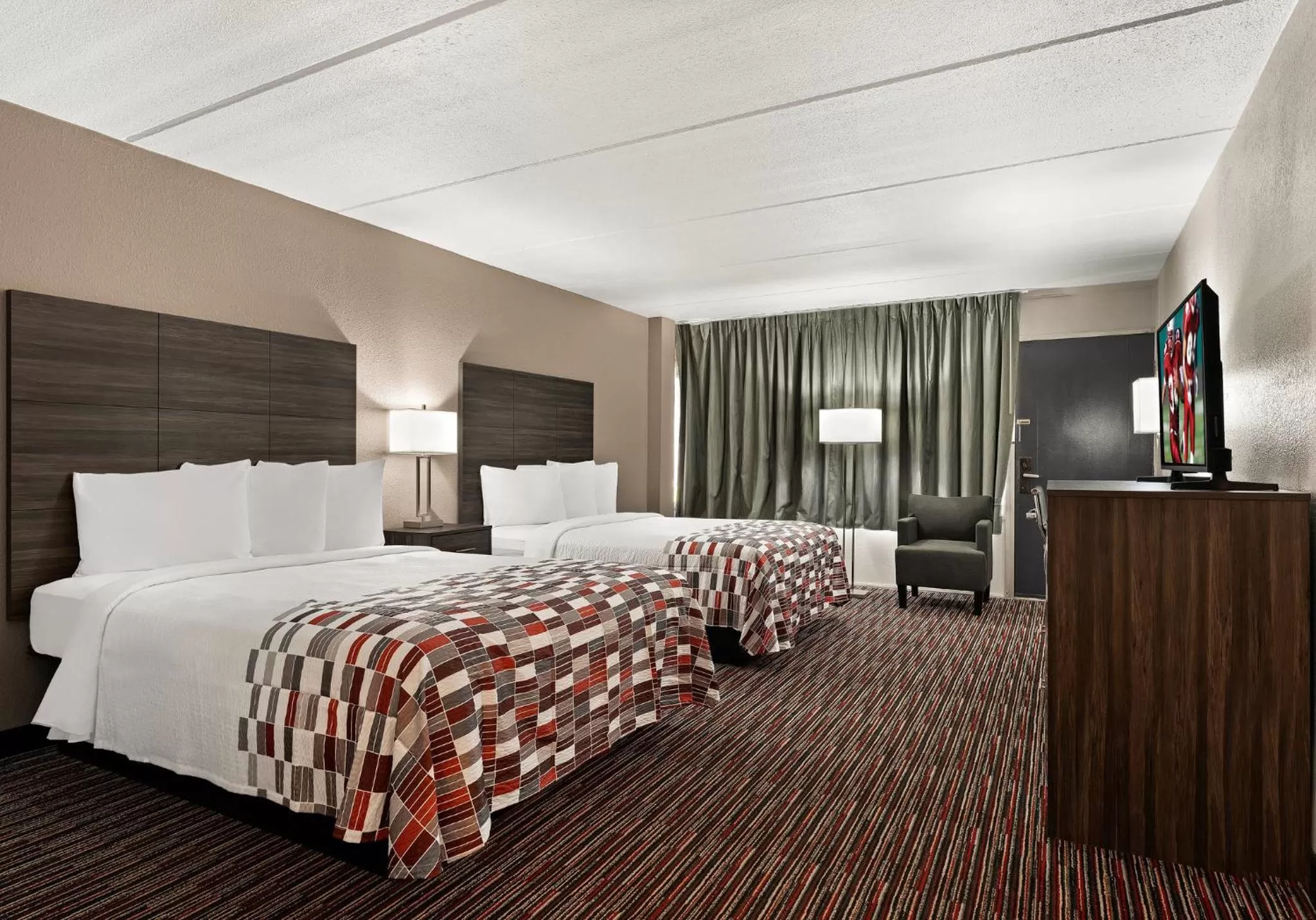 Photo of the whole room, Bed in Red Roof Inn Reading