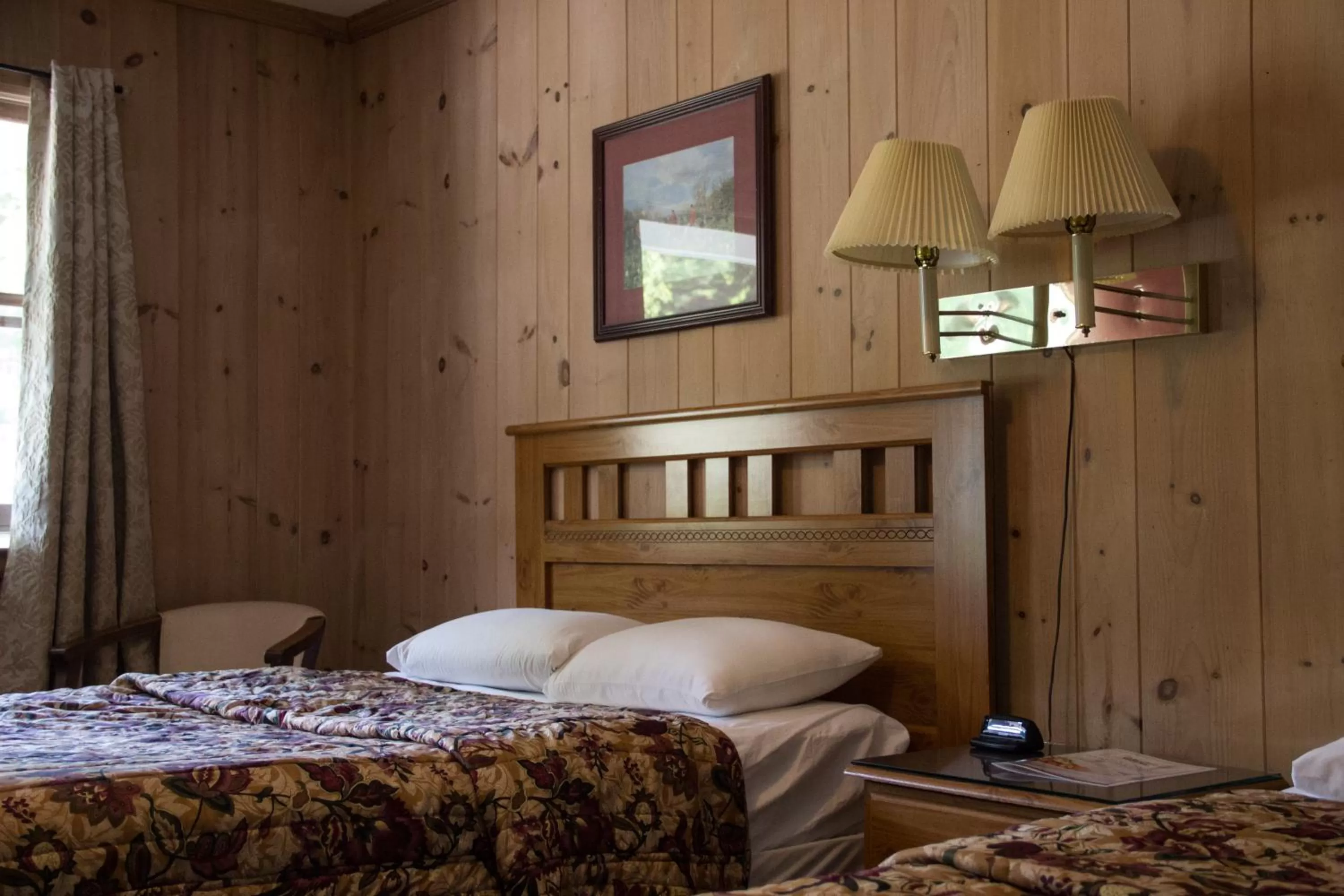 Bed in Fran Cove Motel