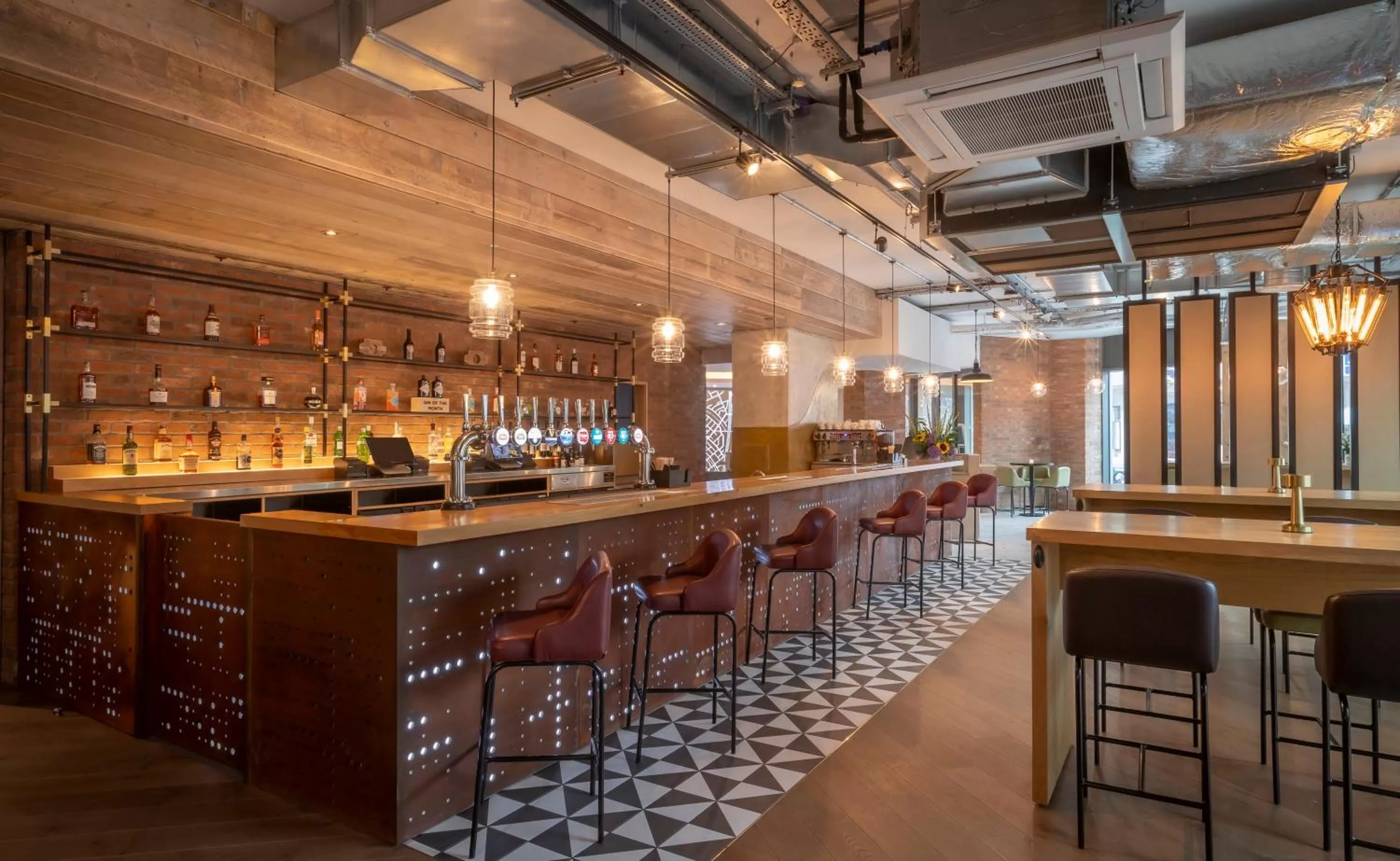 Lounge or bar in Maldron Hotel Finsbury Park, London