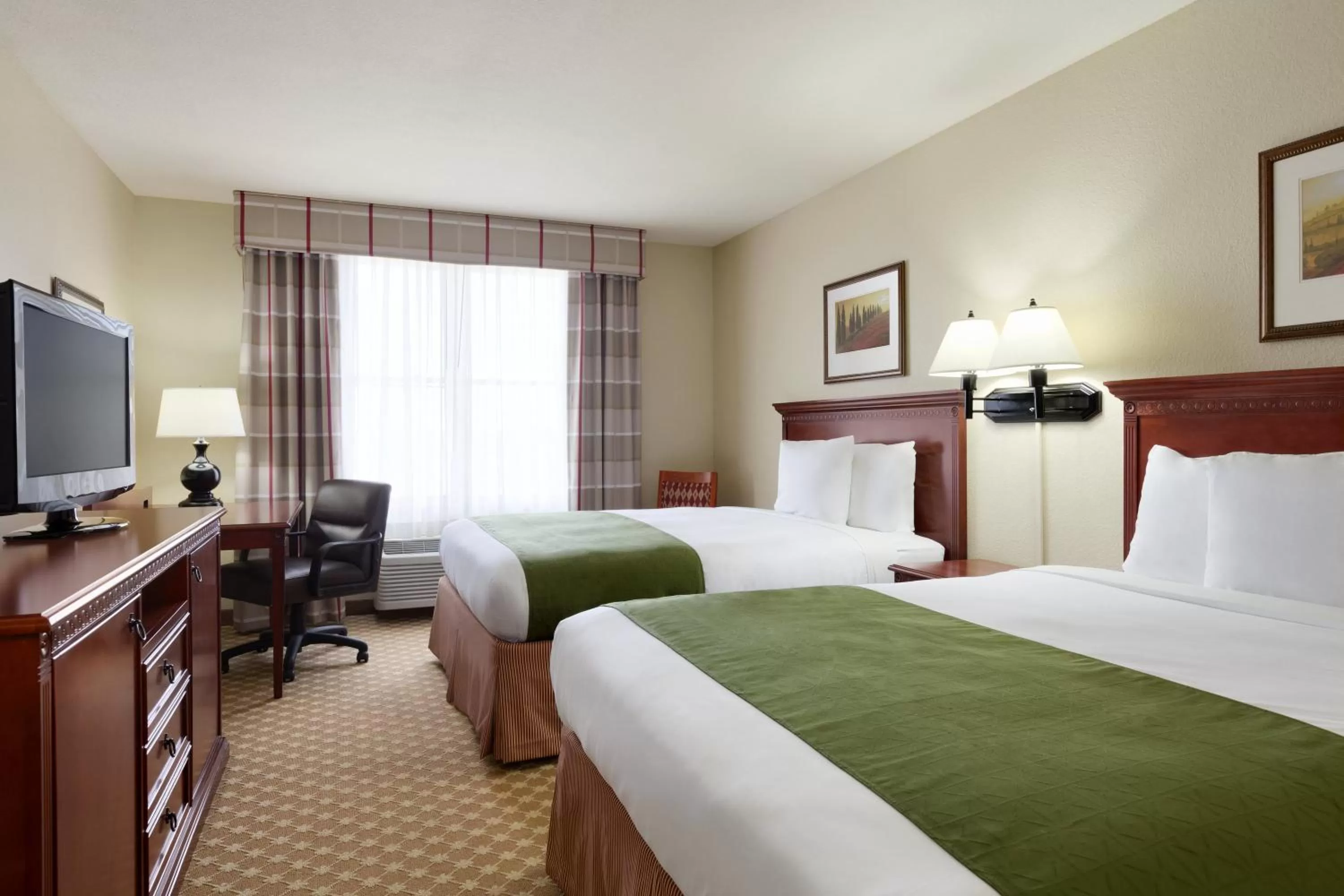 Photo of the whole room, Bed in Garner Hotel Gillette South by IHG