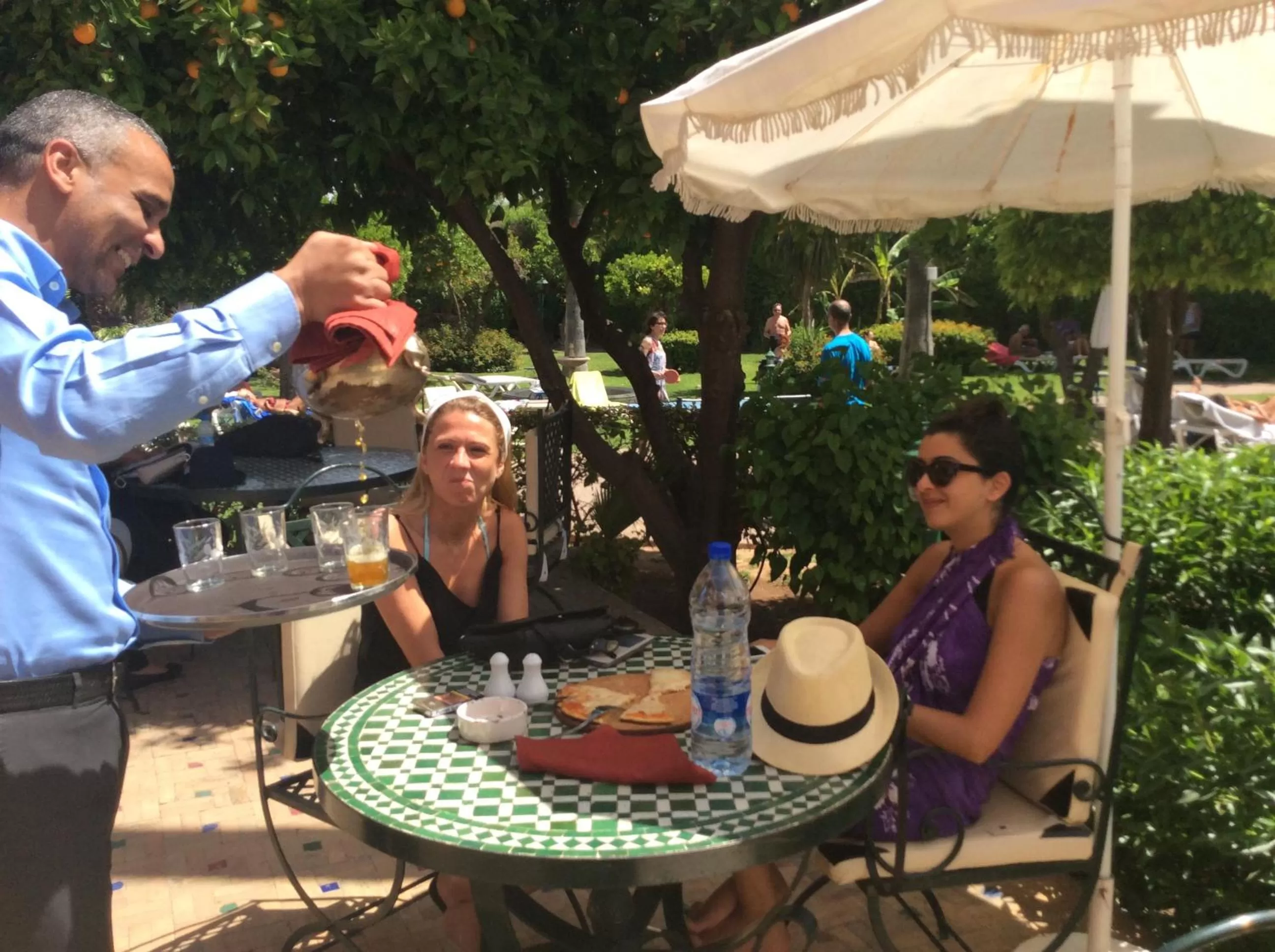 Restaurant/places to eat in Chems Hotel