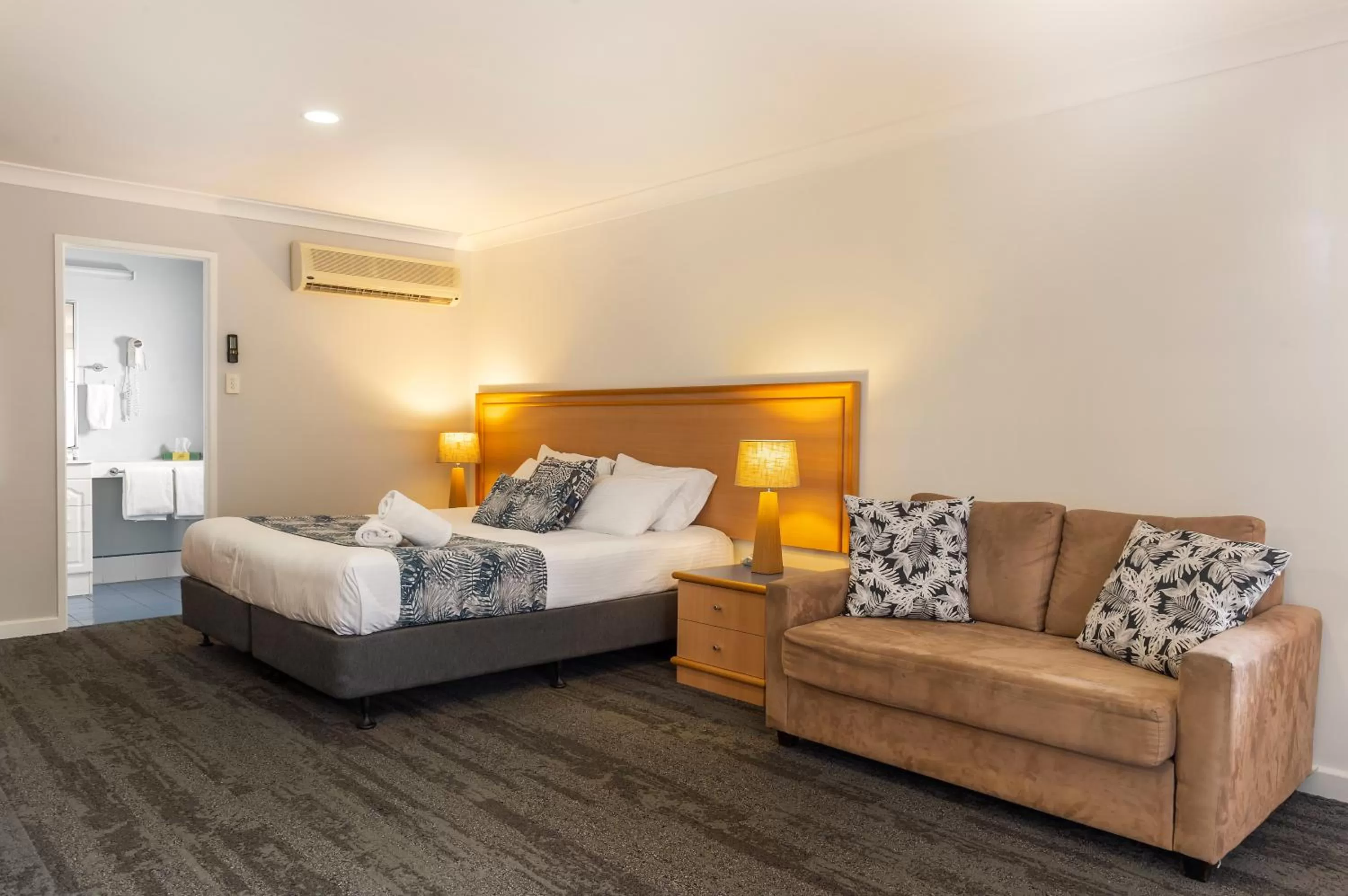 Superior King Suite in Country Motel Ipswich