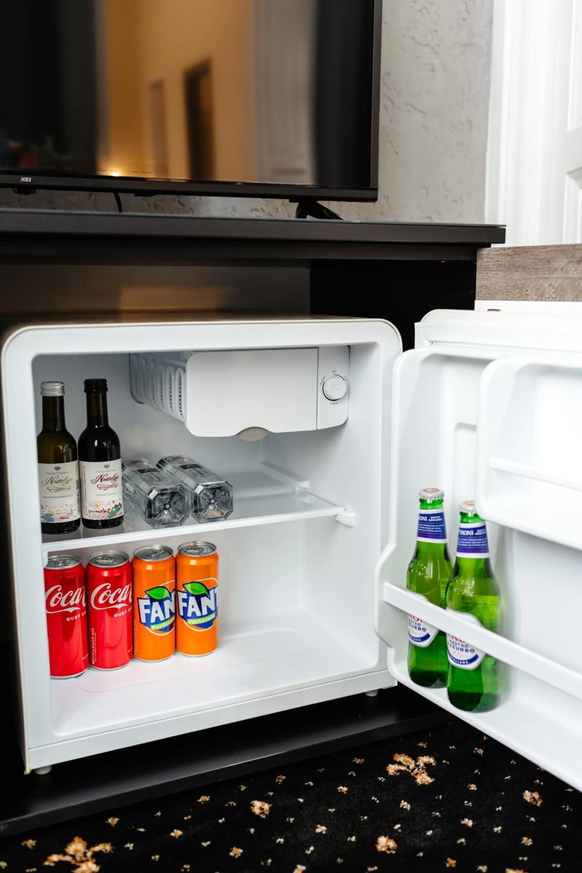 minibar in Palace Bulevard Inn